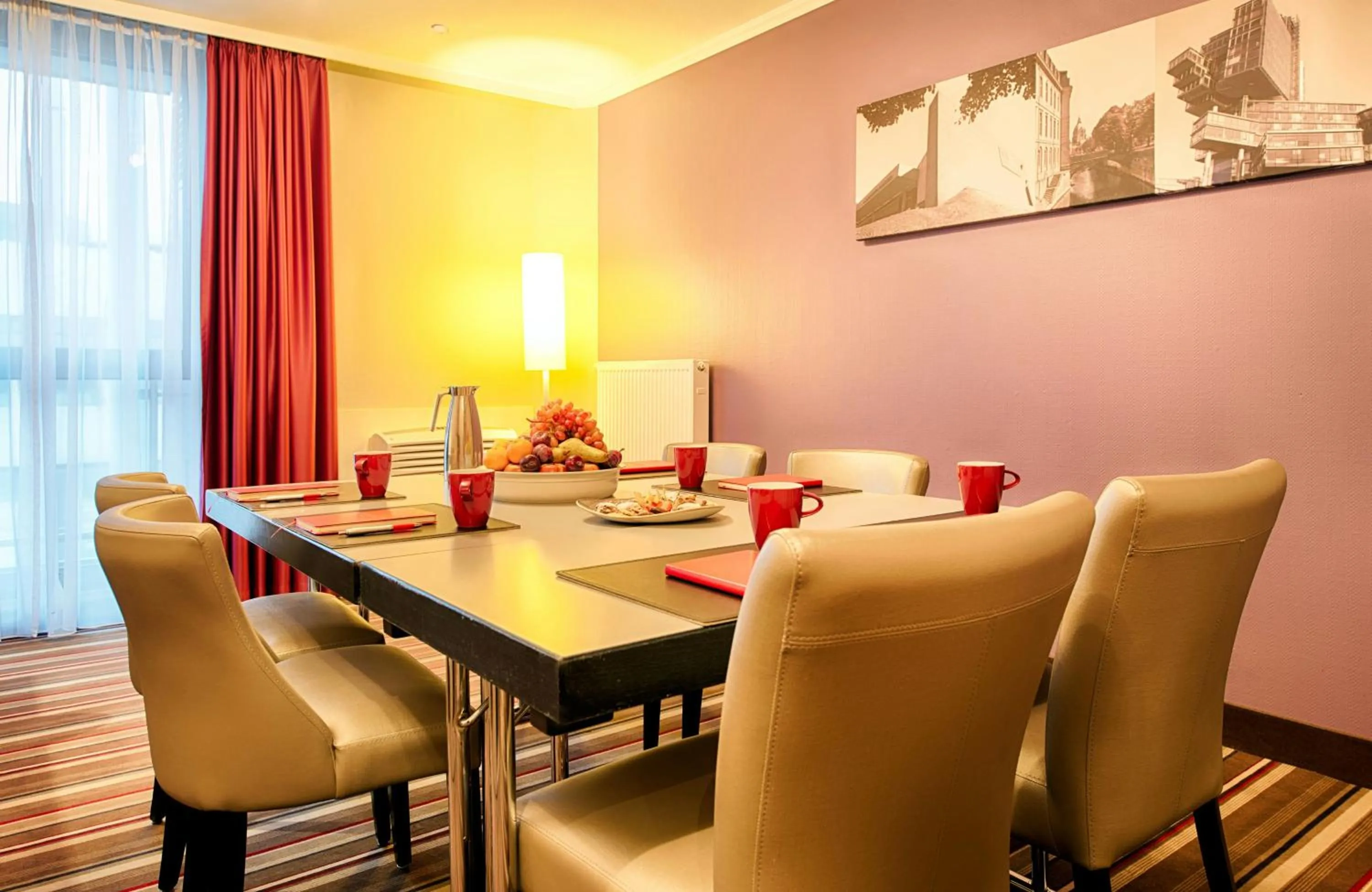 Meeting/conference room in Leonardo Hotel Hannover Airport