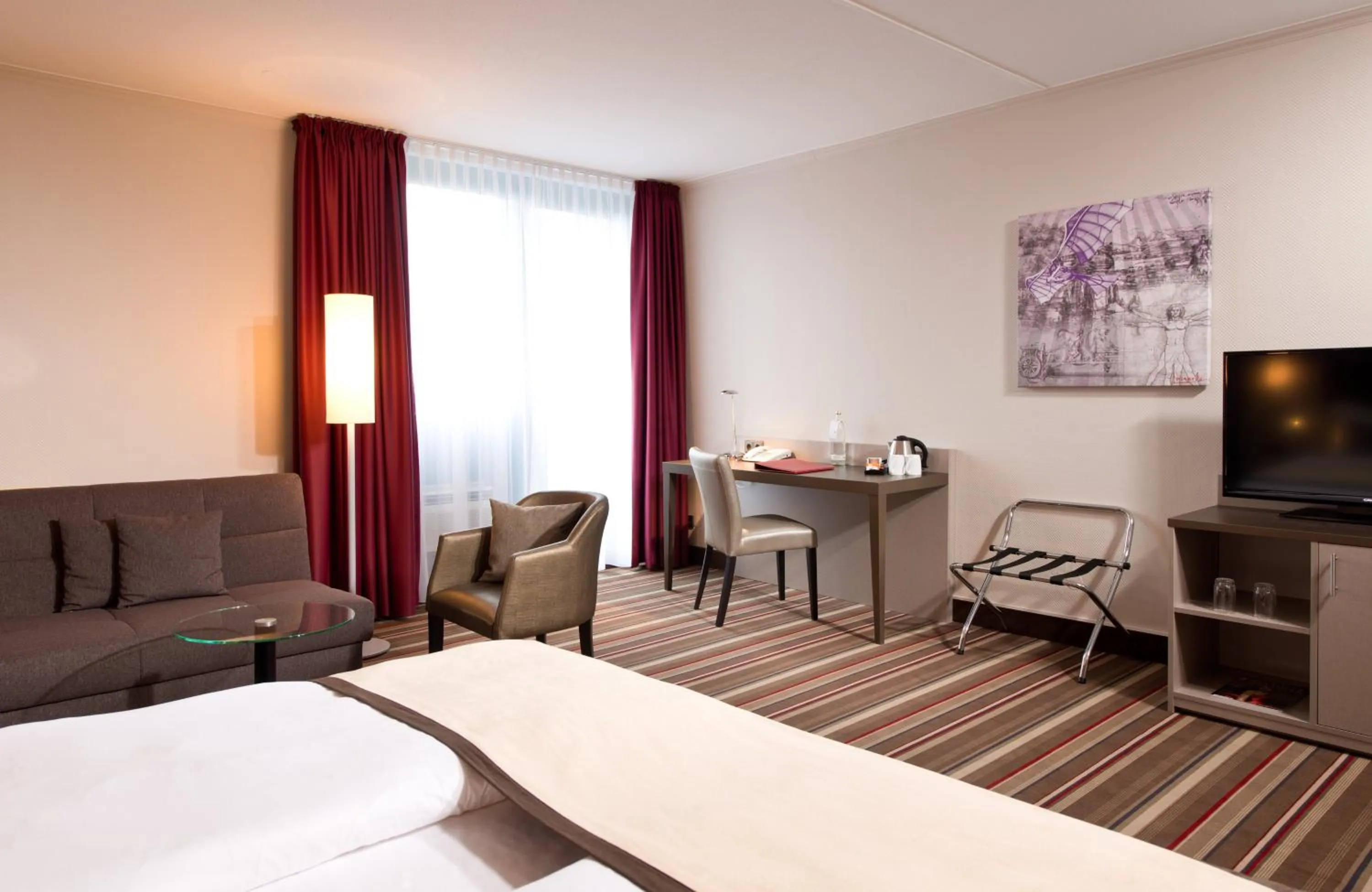Photo of the whole room, Bed in Leonardo Hotel Hannover Airport