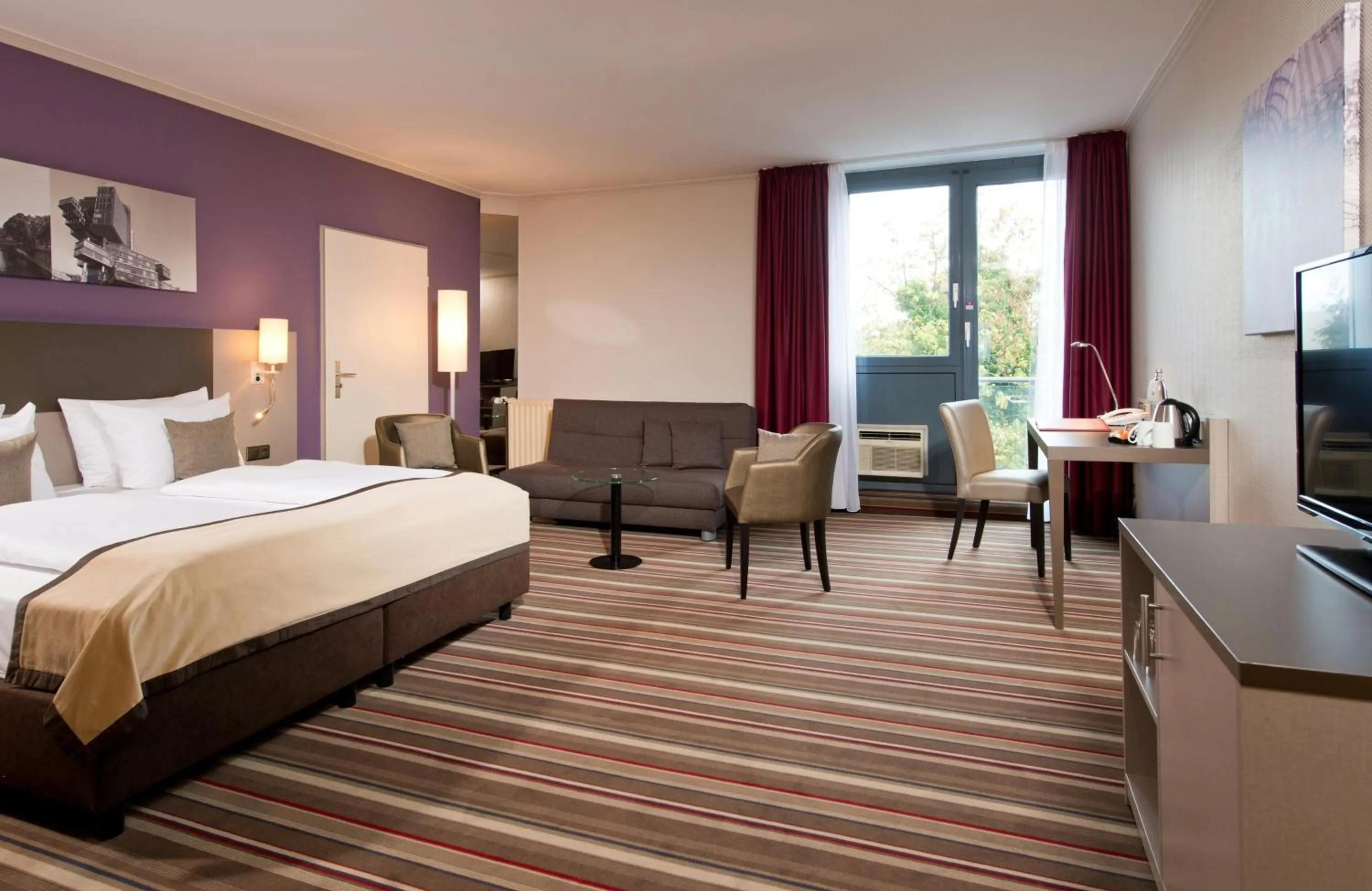 Photo of the whole room, Bed in Leonardo Hotel Hannover Airport