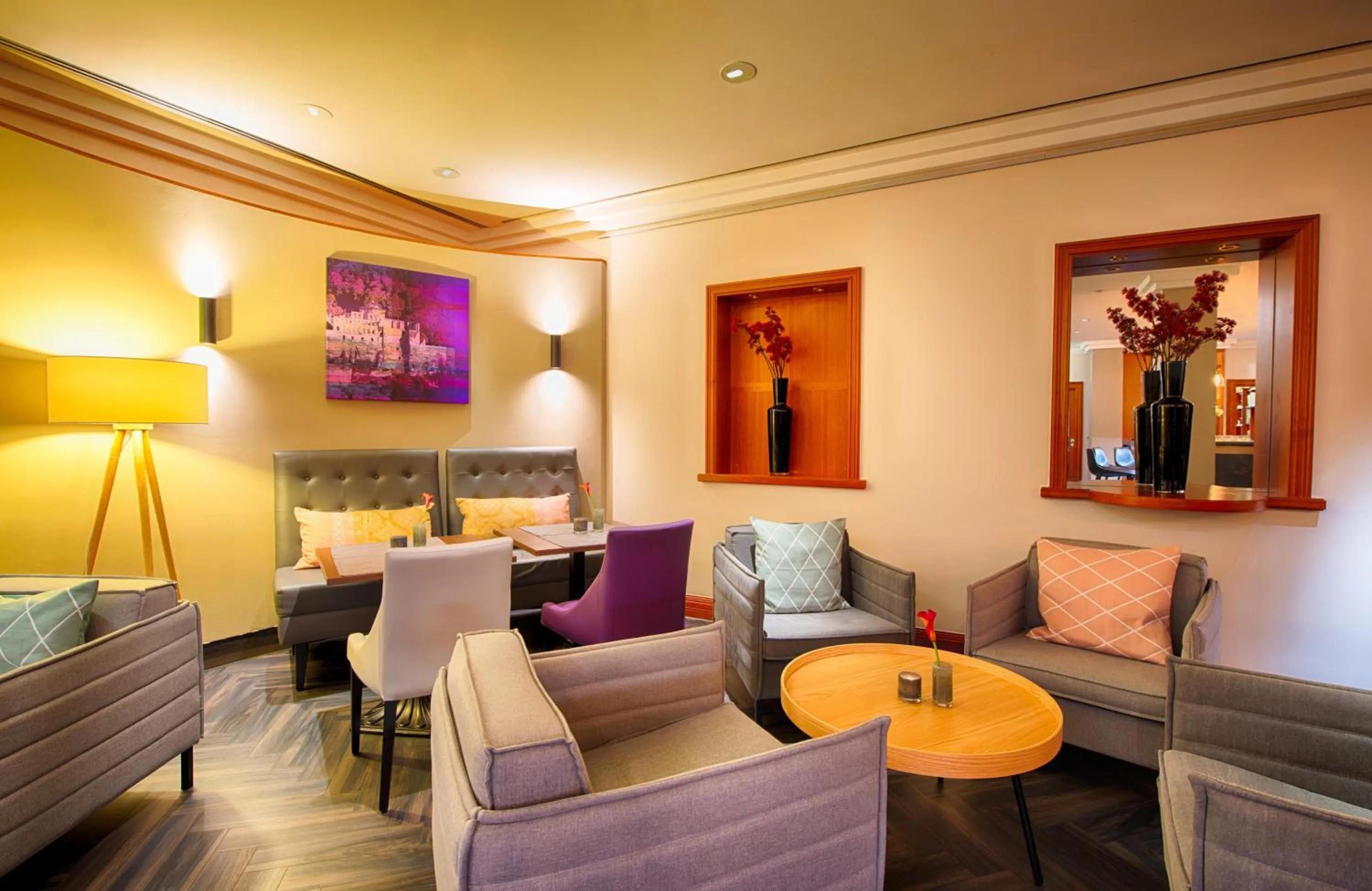 Lounge or bar in Leonardo Hotel Heidelberg