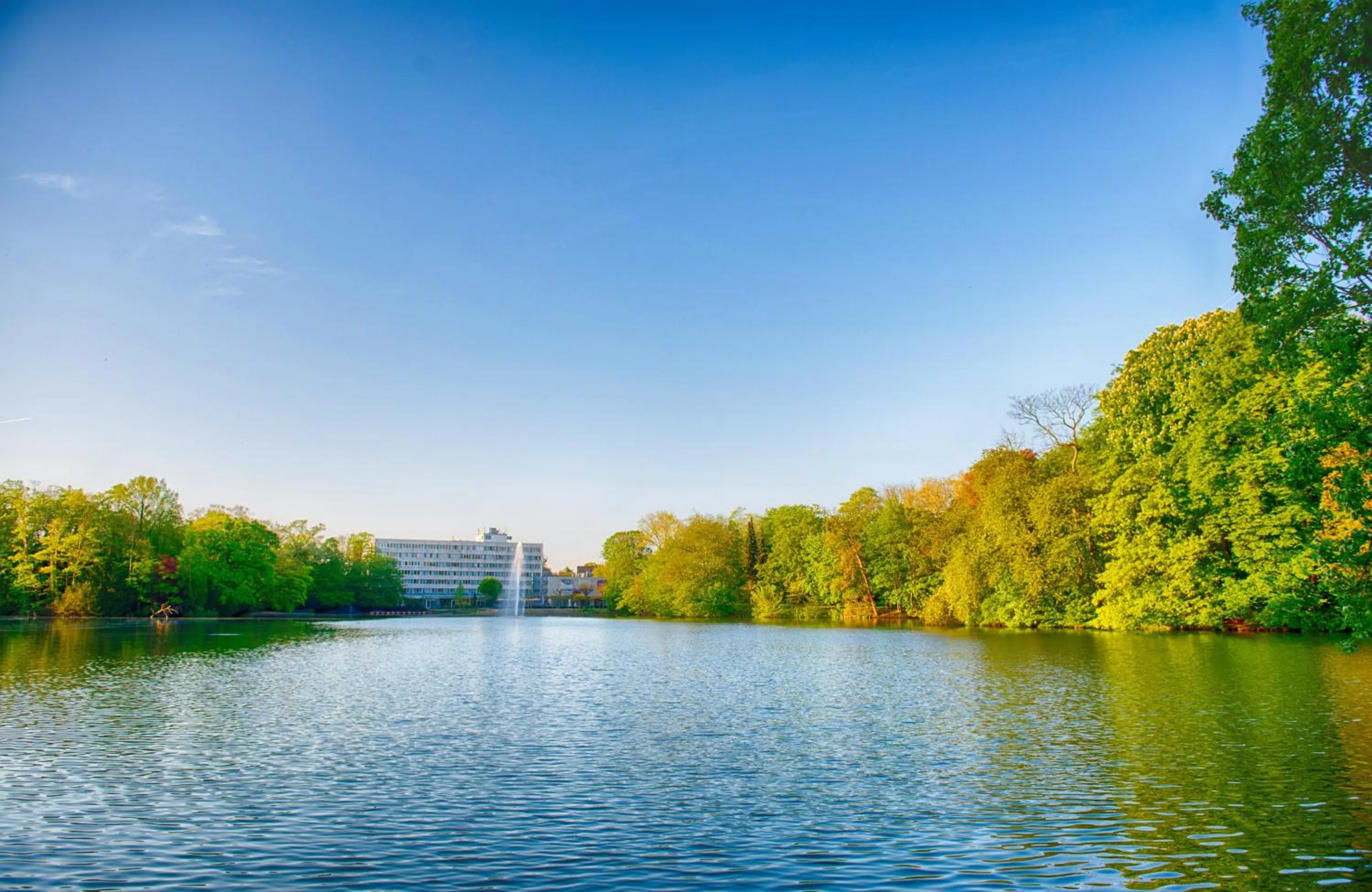 Lake view in Leonardo Royal Hotel Köln - Am Stadtwald