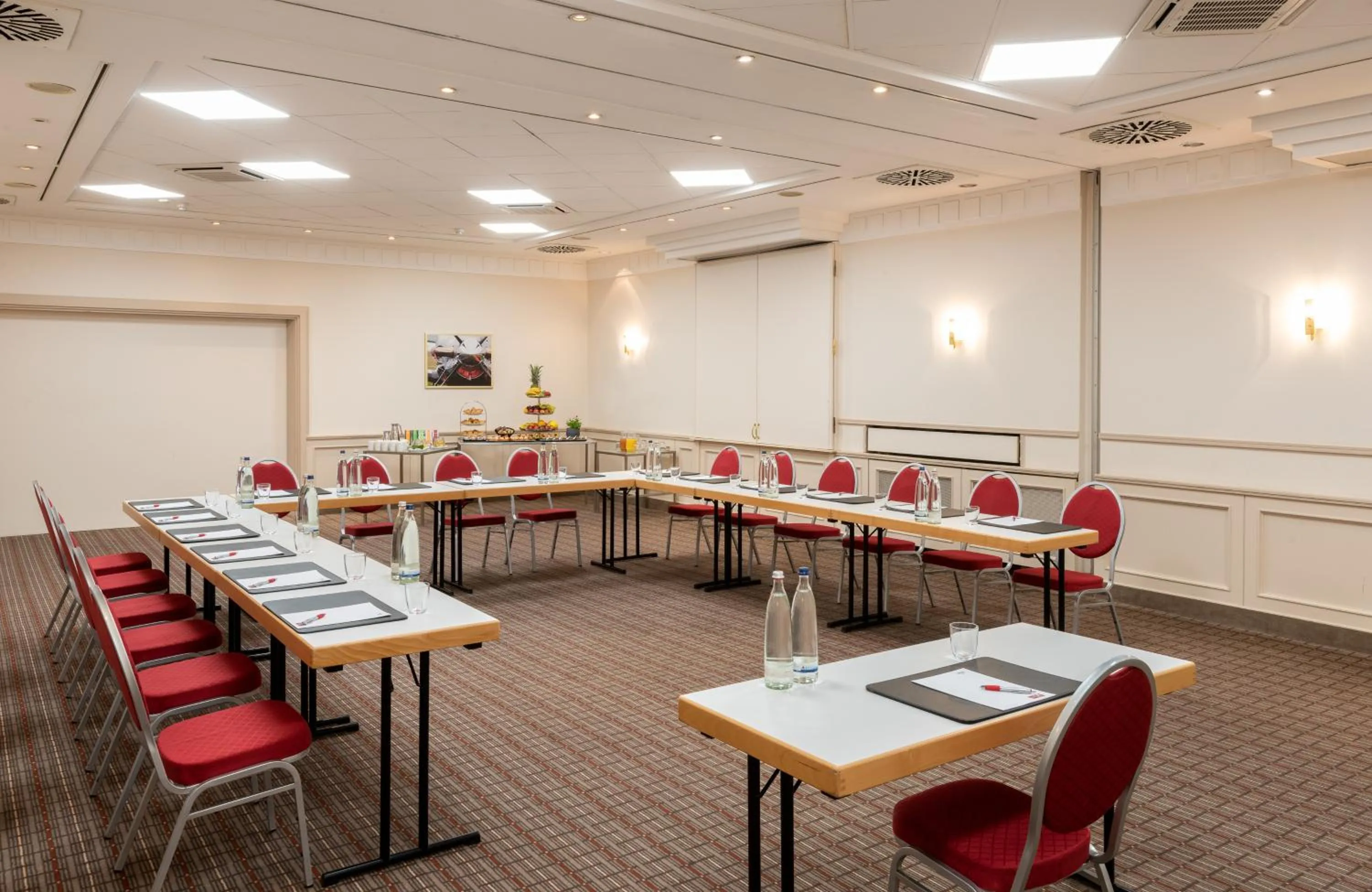 Meeting/conference room in Leonardo Hotel Köln Bonn Airport
