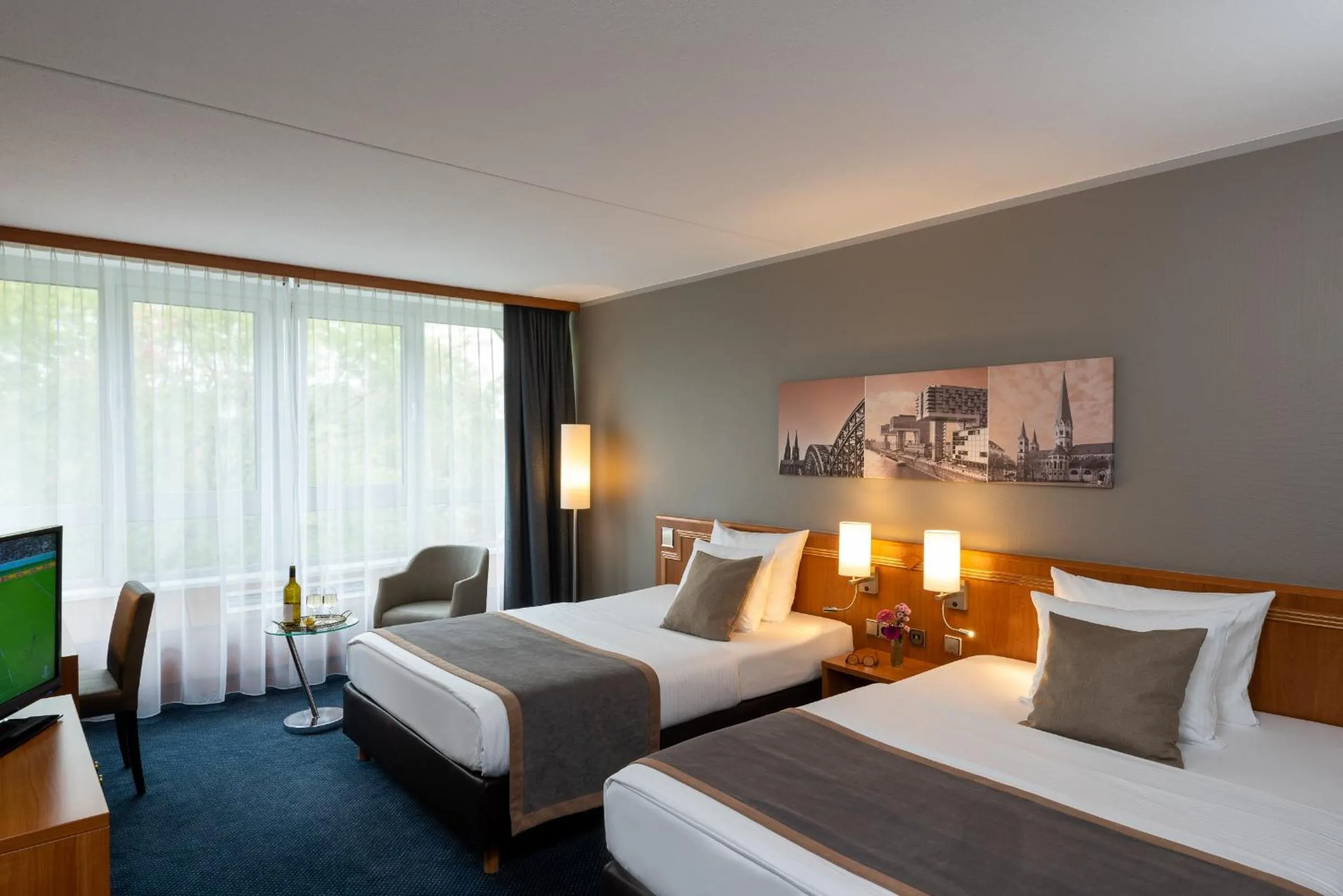 Photo of the whole room, Bed in Leonardo Hotel Köln Bonn Airport