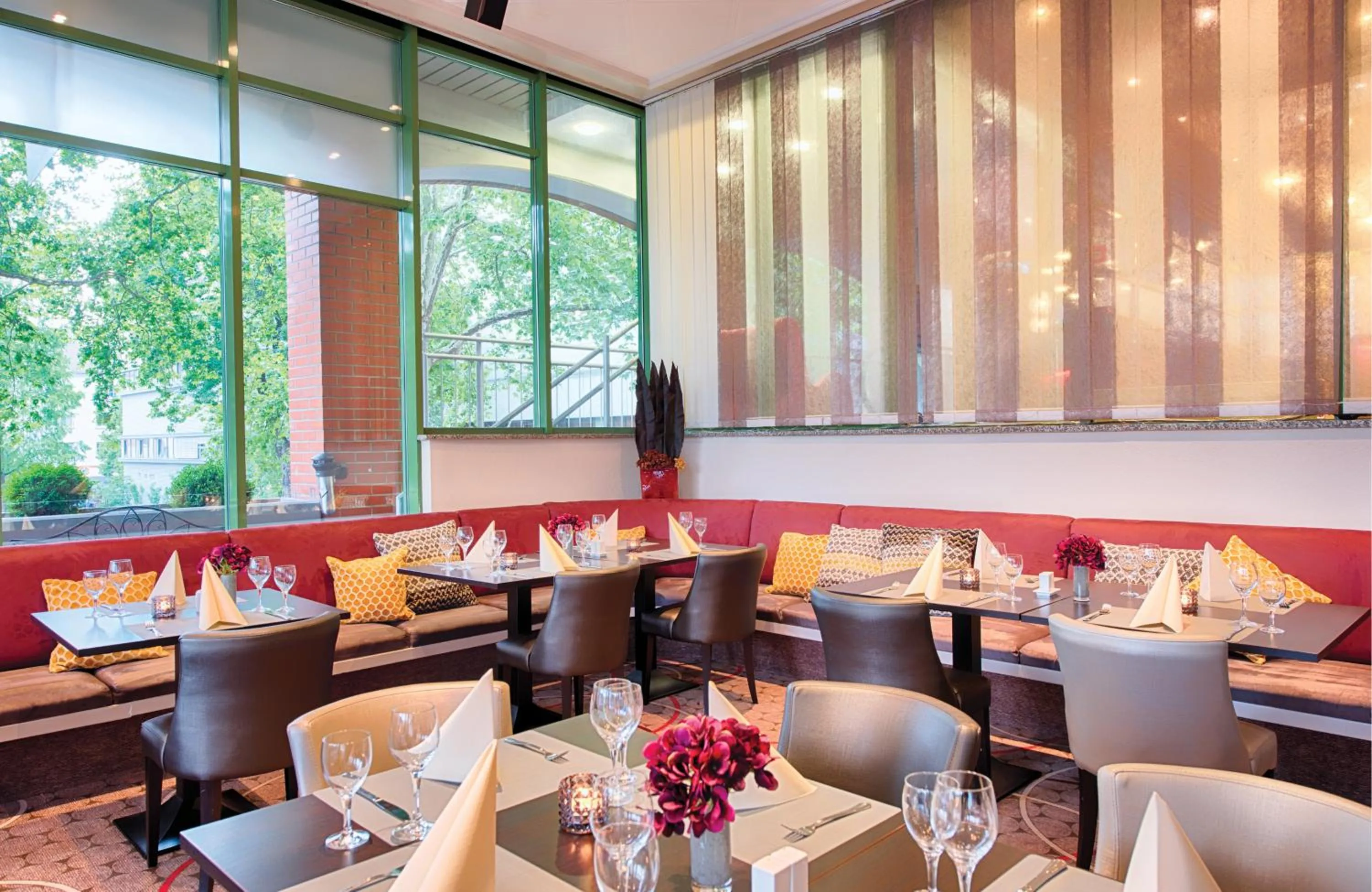 Restaurant/places to eat in Leonardo Hotel Mannheim City Center