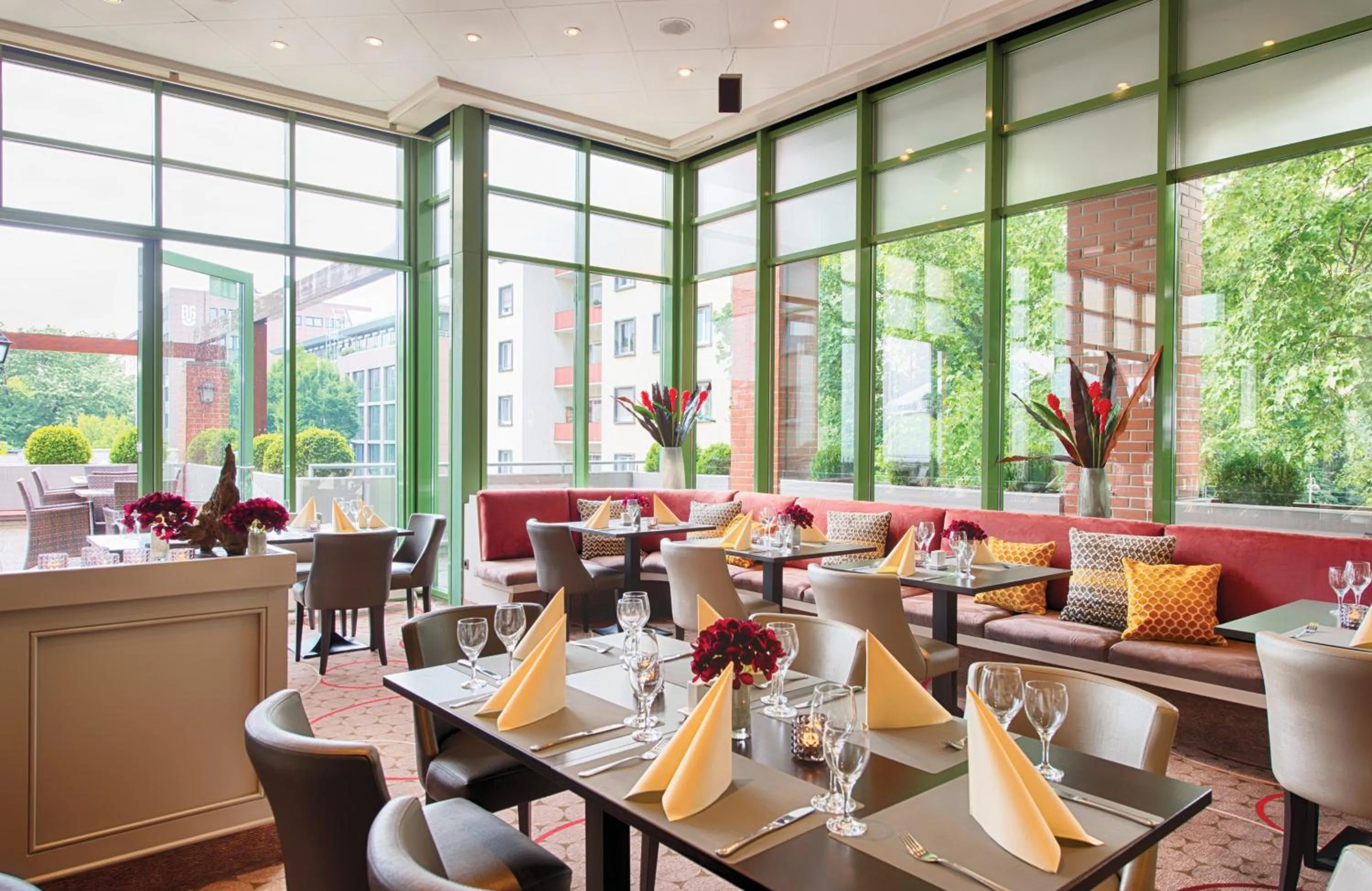 Restaurant/places to eat in Leonardo Hotel Mannheim City Center