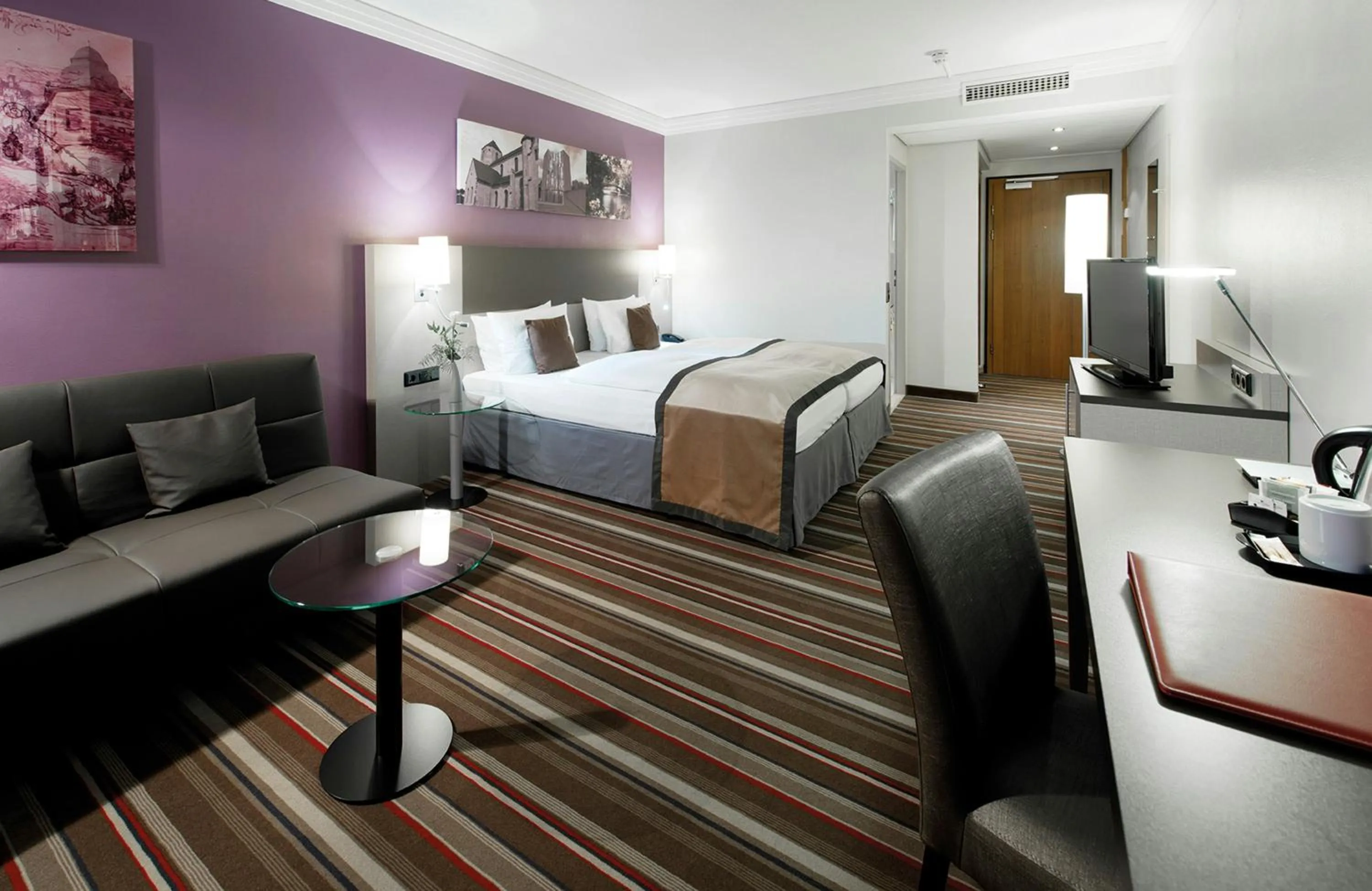 Photo of the whole room, Bed in Leonardo Hotel Mönchengladbach