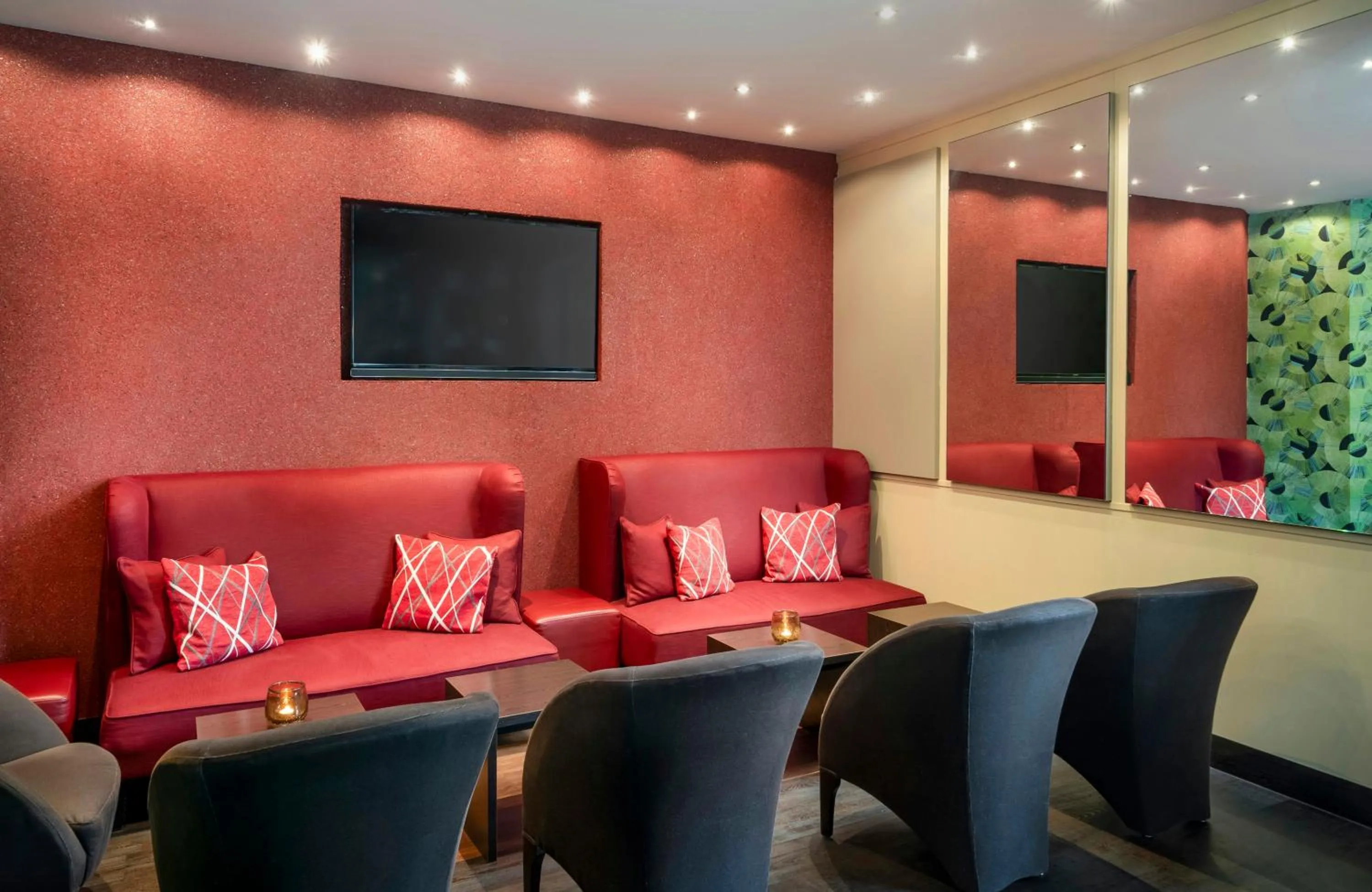 Lounge or bar in Leonardo Hotel Mönchengladbach