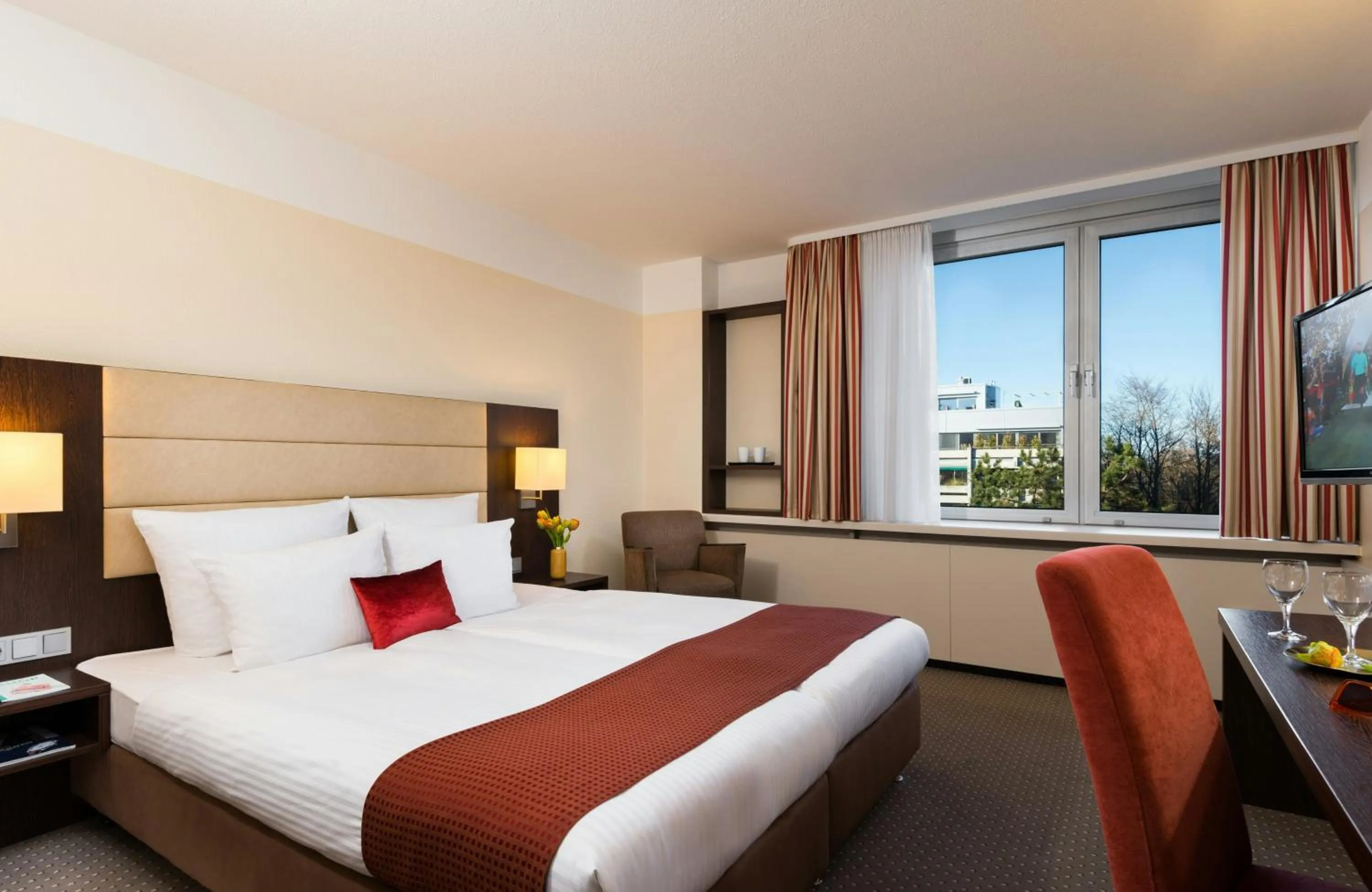 Photo of the whole room, Bed in Leonardo Hotel Munich Arabellapark