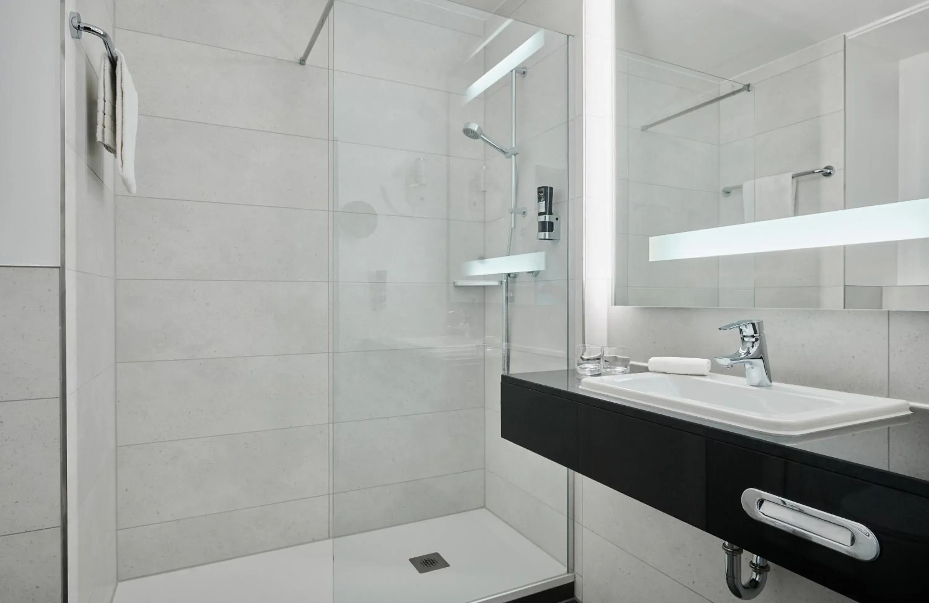 Deluxe Double or Twin Room in Leonardo Hotel Munich Arabellapark Deluxe Double or Twin Room in Leonardo Hotel Munich Arabellapark