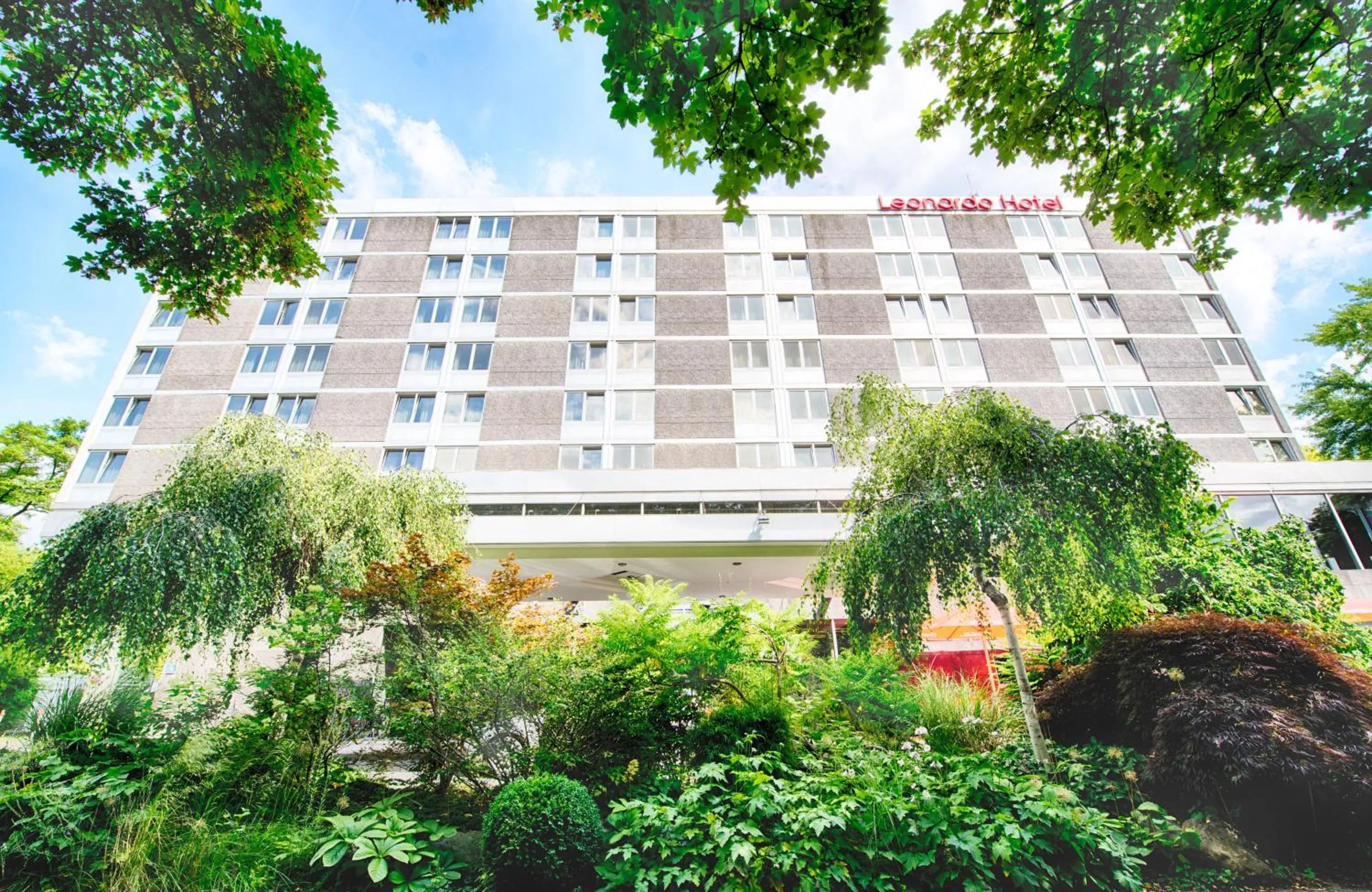 Property building in Leonardo Hotel Munich Arabellapark