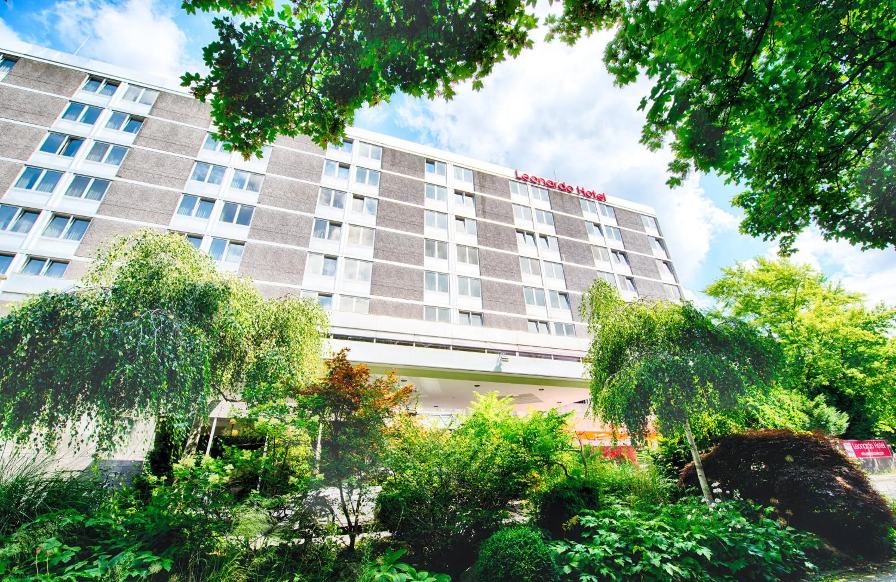 Property building in Leonardo Hotel Munich Arabellapark