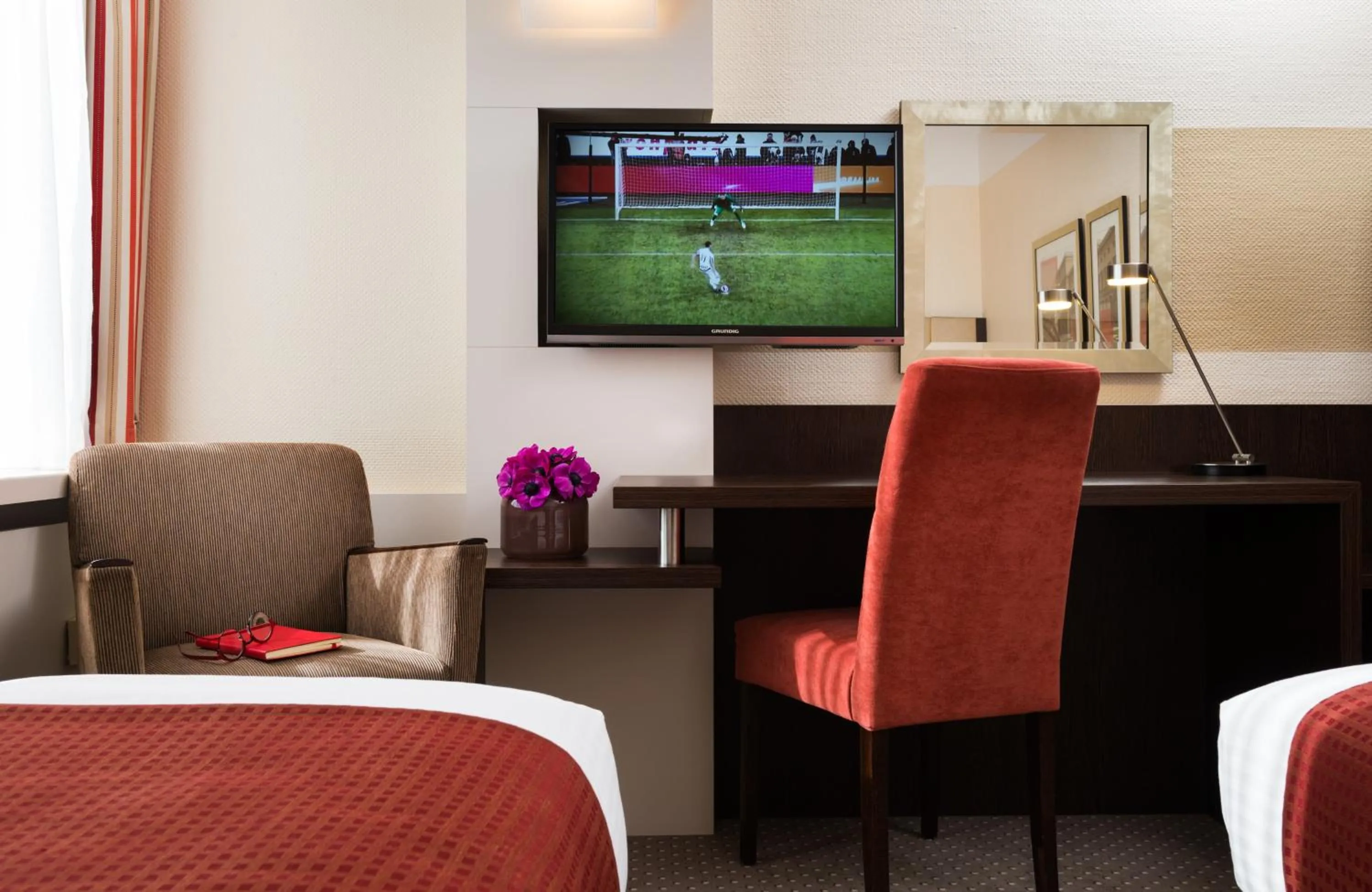 Photo of the whole room, Bed in Leonardo Hotel Munich Arabellapark