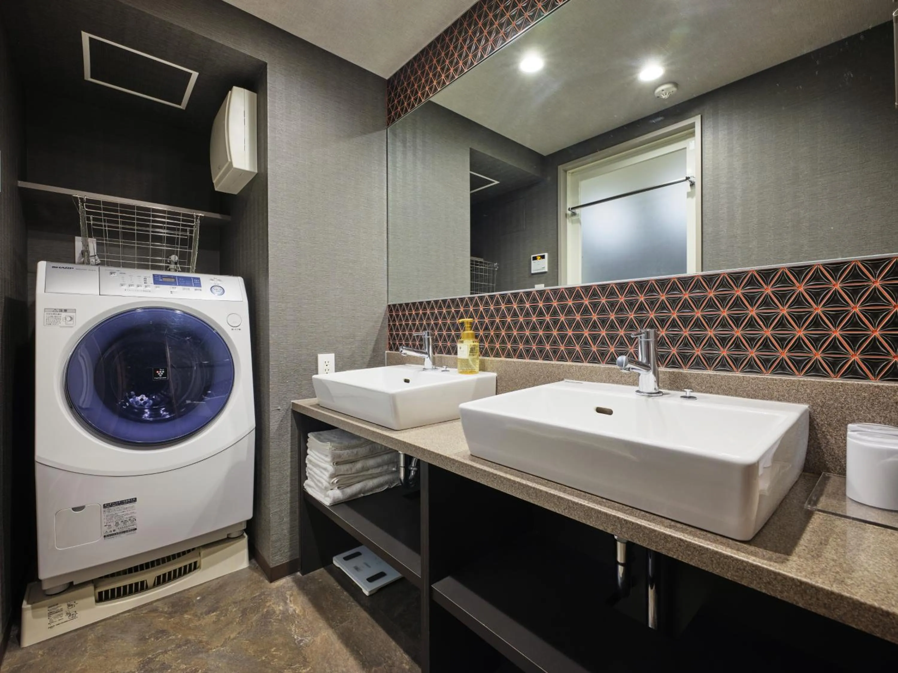 washing machine in MONday Apart Nihonbashi Ningyocho