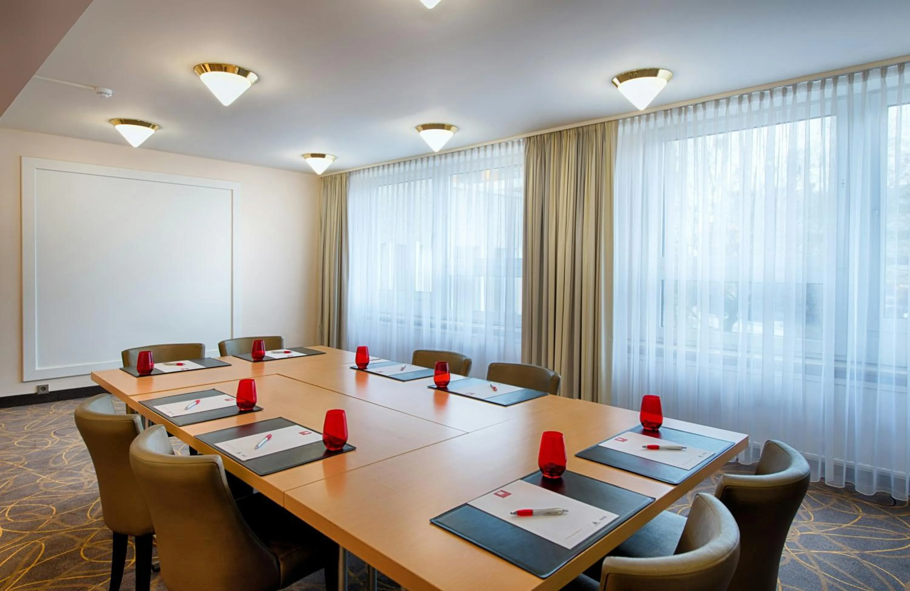 Lobby or reception in Leonardo Hotel Hamburg City Nord