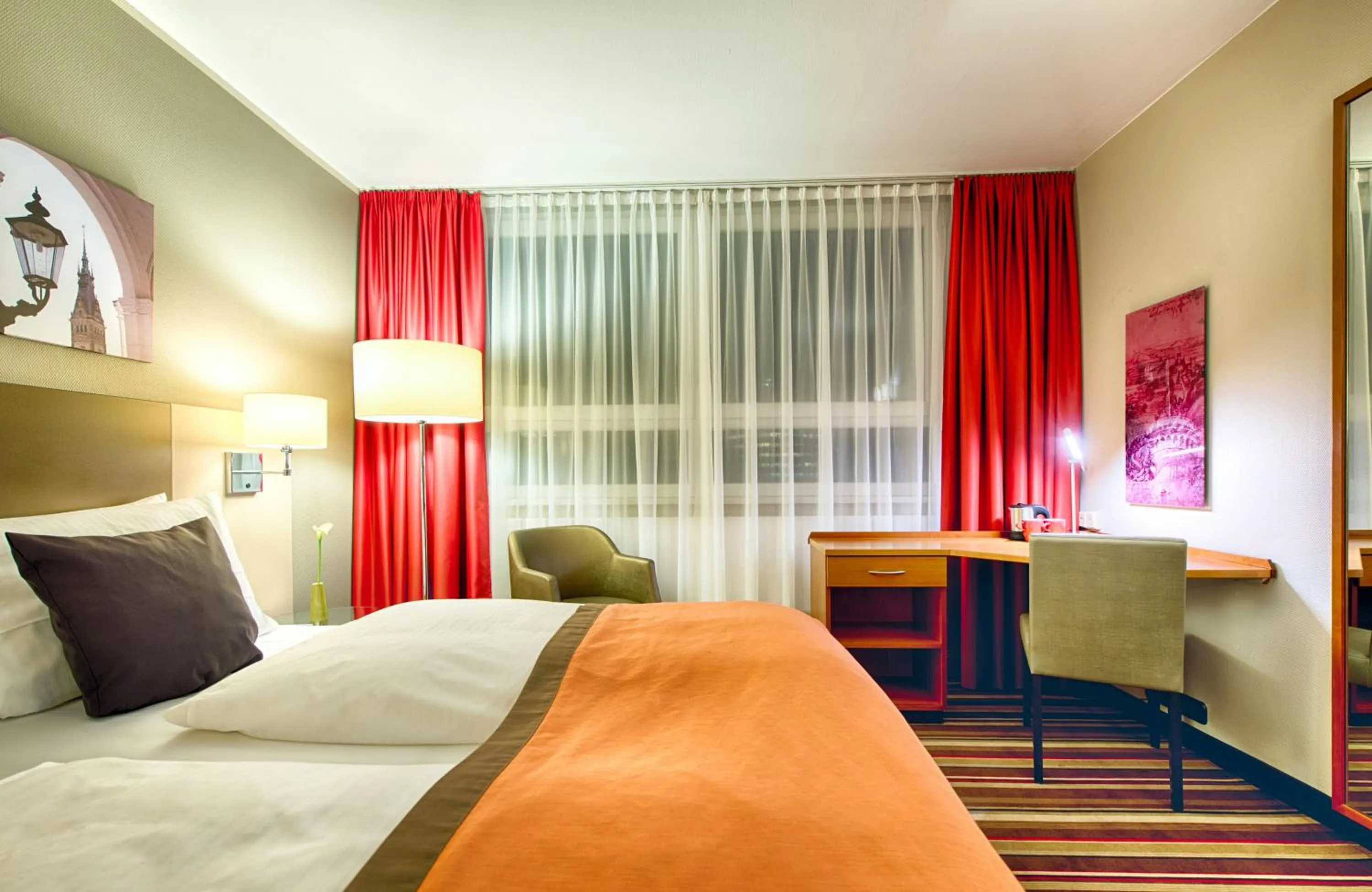 Photo of the whole room, Bed in Leonardo Hotel Hamburg City Nord