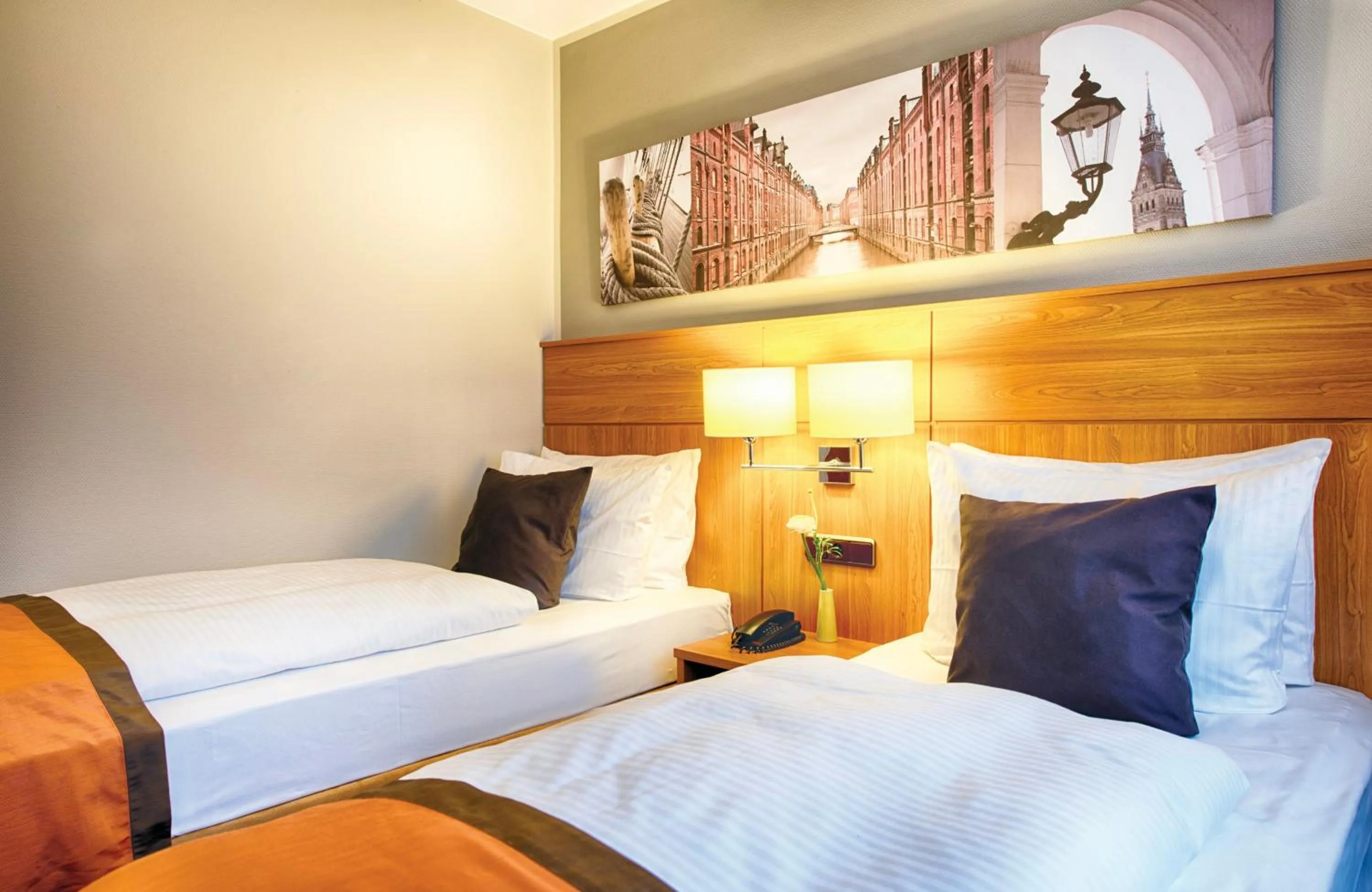 Photo of the whole room, Bed in Leonardo Hotel Hamburg City Nord