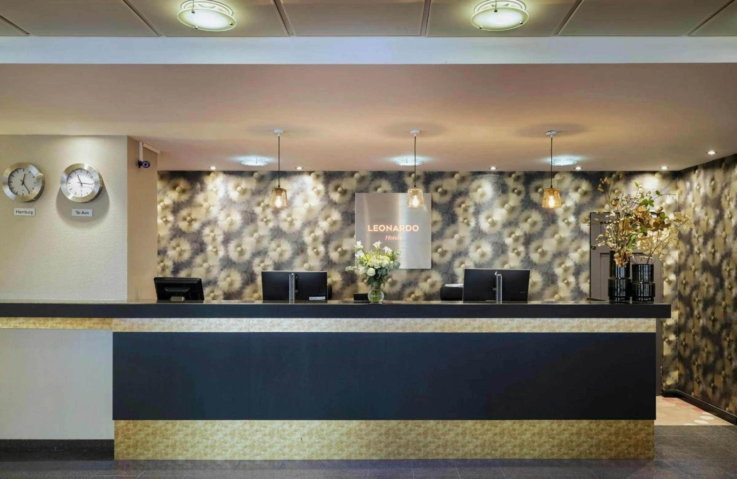 Lobby or reception in Leonardo Hotel Hamburg City Nord