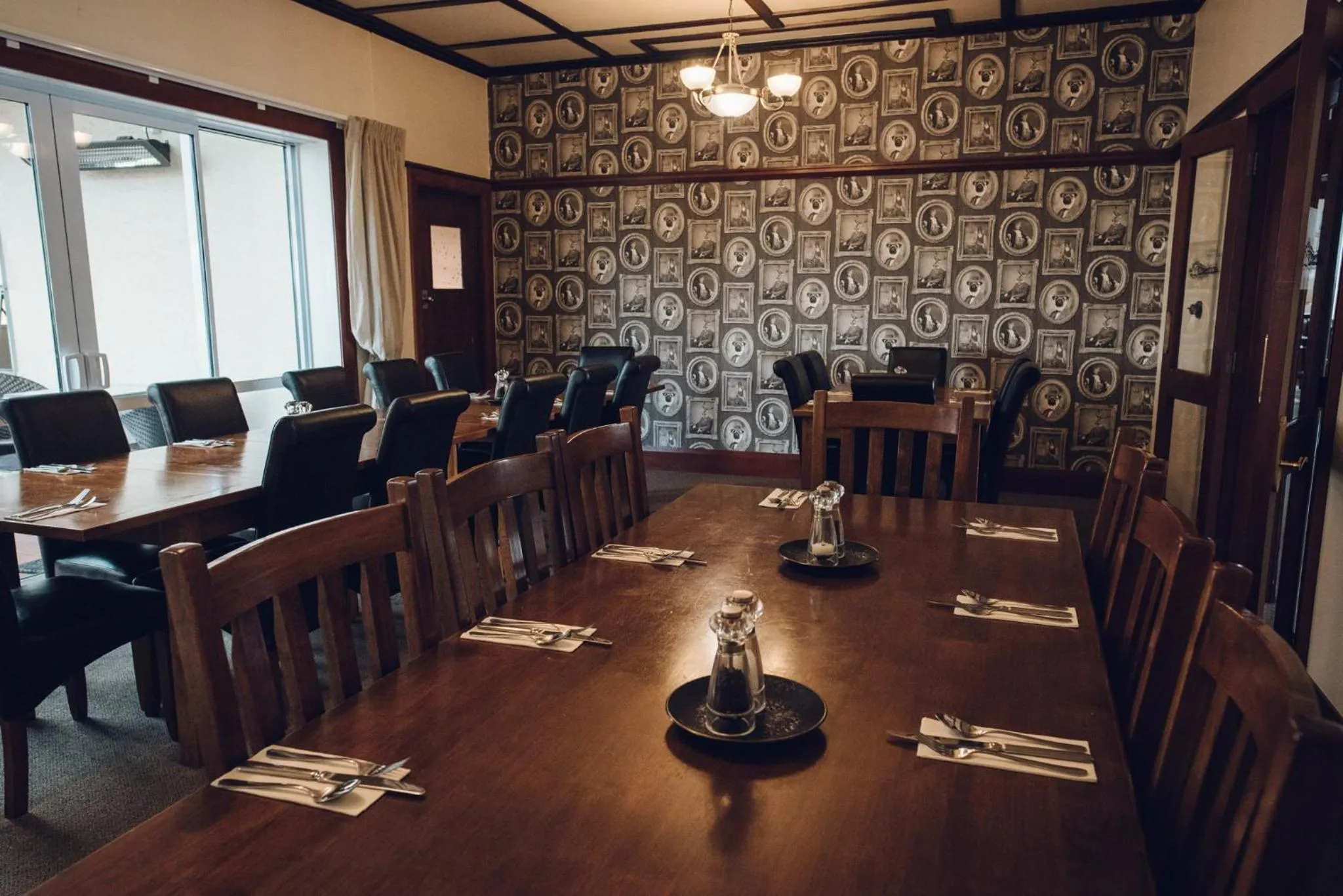 Restaurant/places to eat in Makikihi Country Hotel