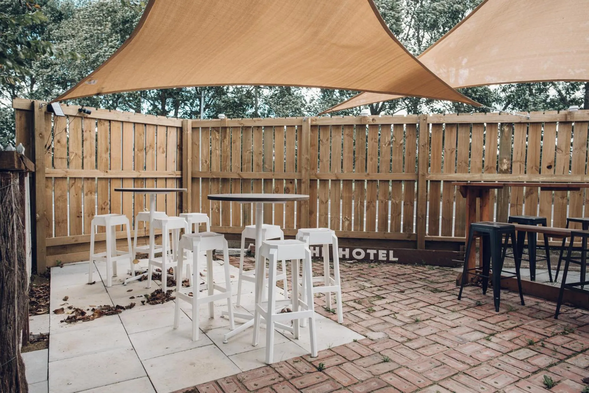 Patio in Makikihi Country Hotel