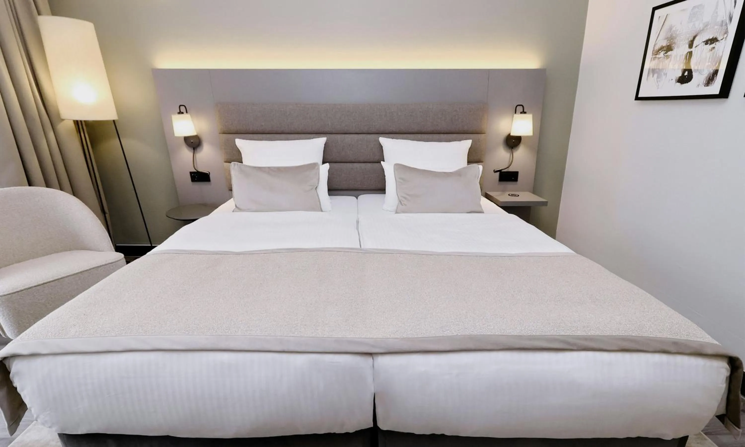 Photo of the whole room, Bed in Leonardo Hotel Hannover