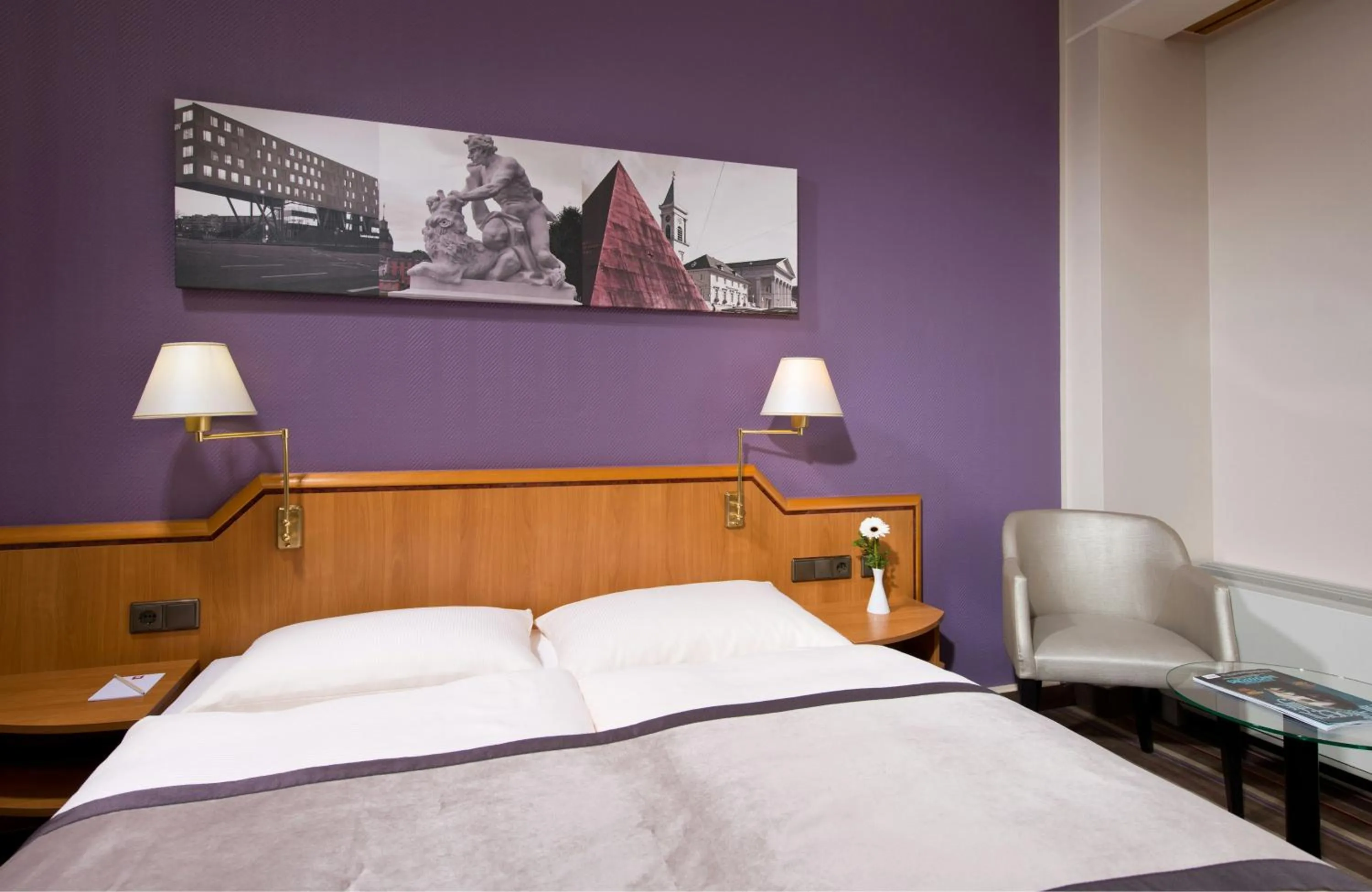Photo of the whole room, Bed in Leonardo Hotel Karlsruhe