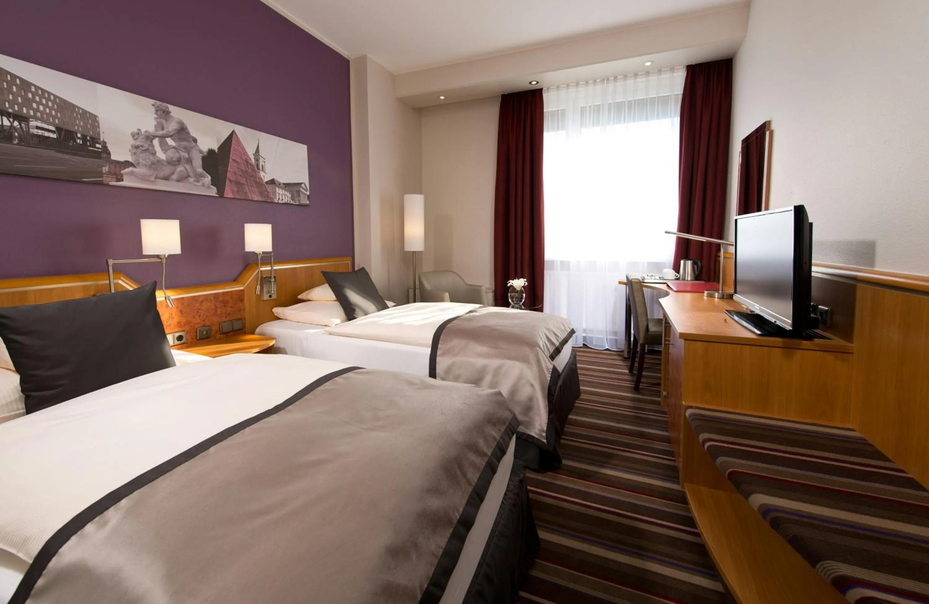 Business facilities, Bed in Leonardo Hotel Karlsruhe