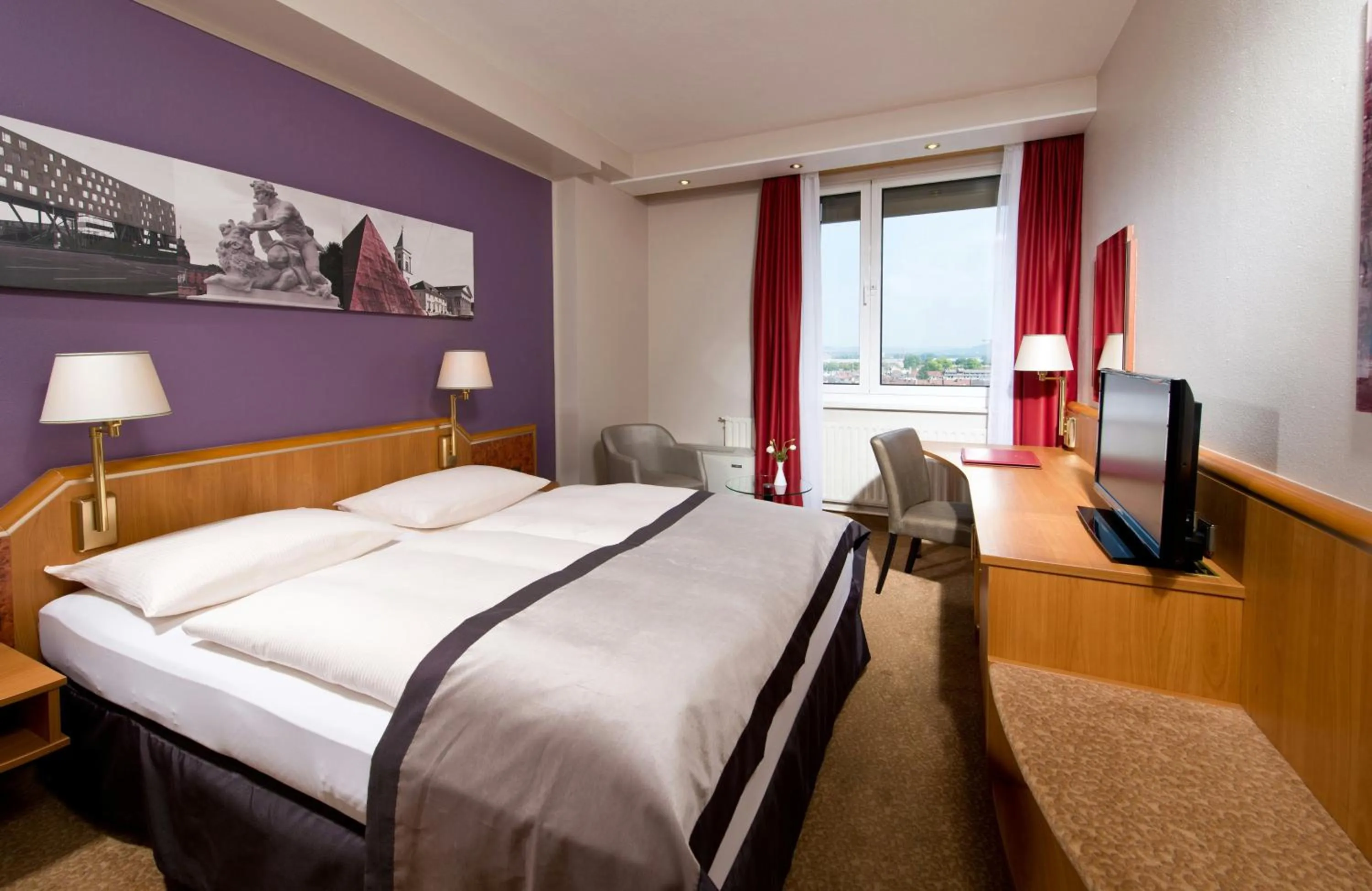 Photo of the whole room, Bed in Leonardo Hotel Karlsruhe