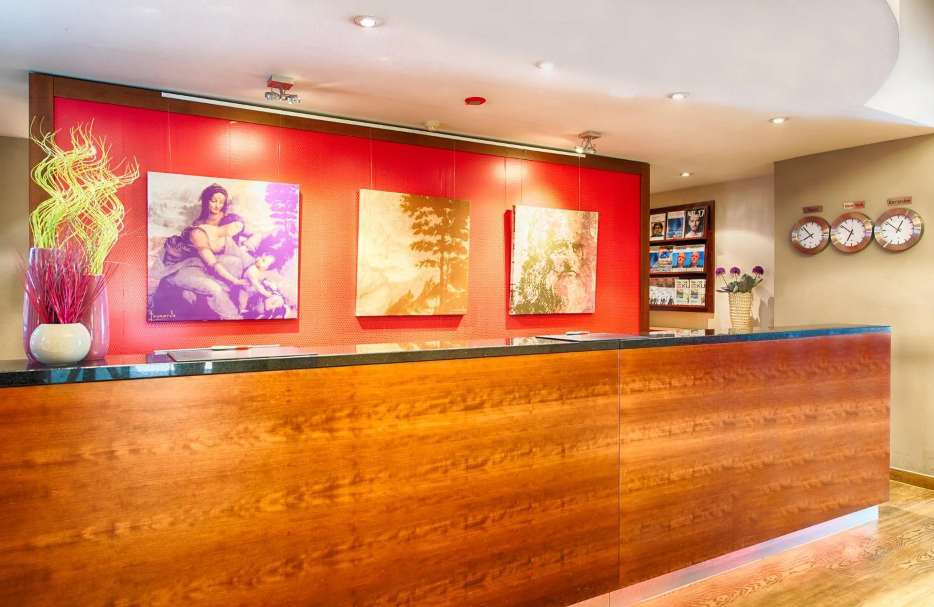 Lobby or reception in Leonardo Hotel Karlsruhe