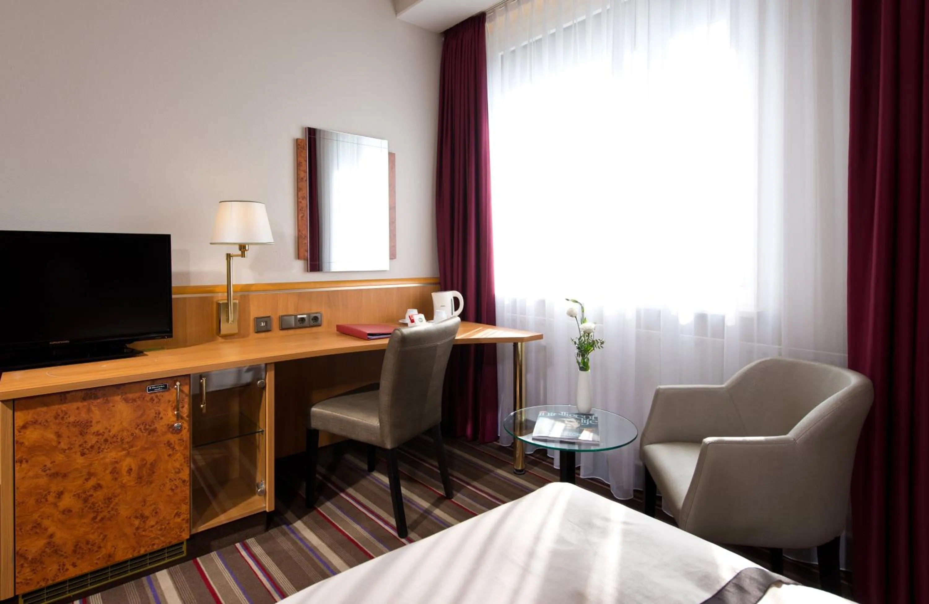 Bedroom, Bed in Leonardo Hotel Karlsruhe