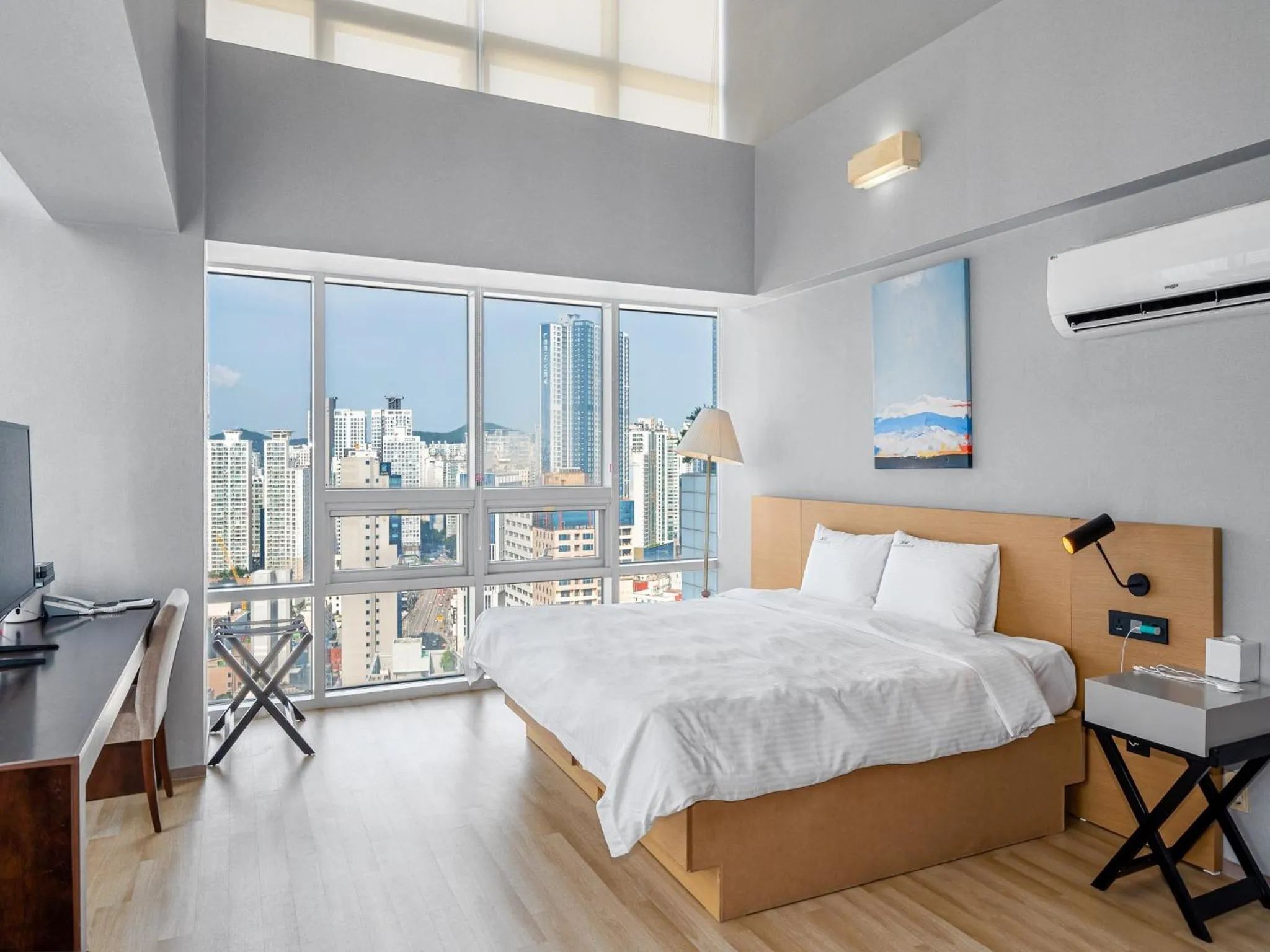 View (from property/room), Bed in Haeundae Seacloud Hotel Residence