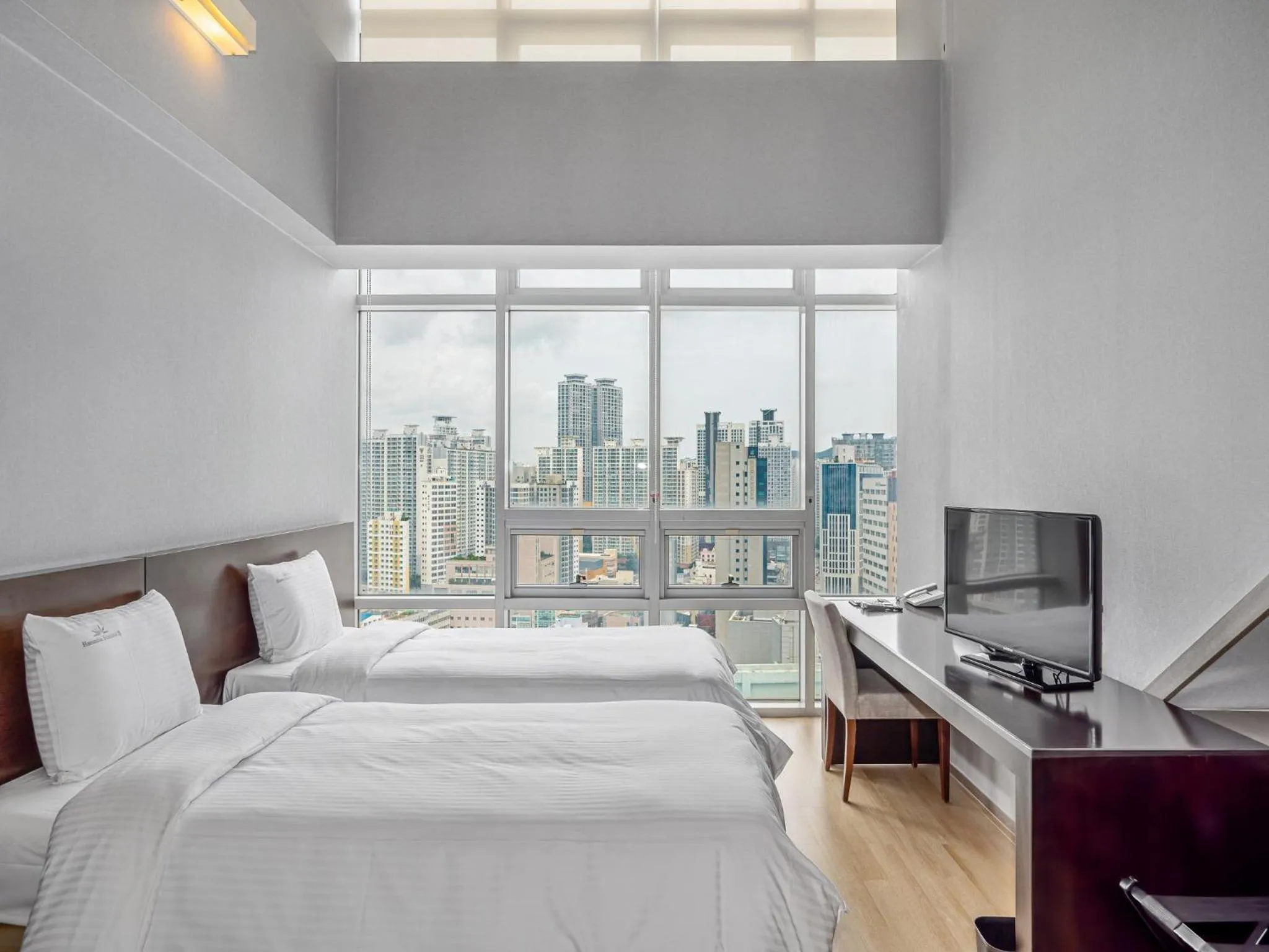 View (from property/room), Bed in Haeundae Seacloud Hotel Residence