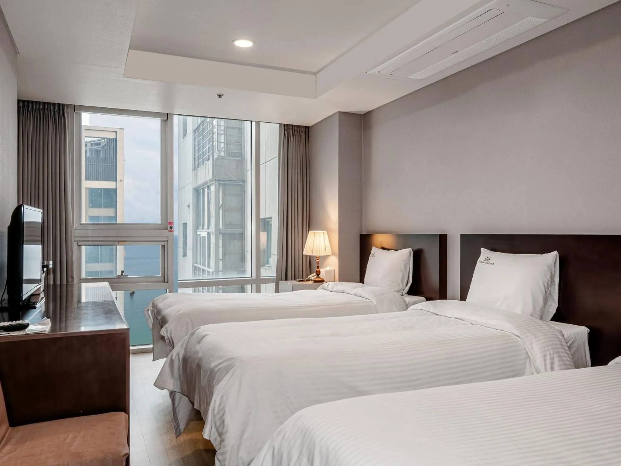 View (from property/room), Bed in Haeundae Seacloud Hotel Residence