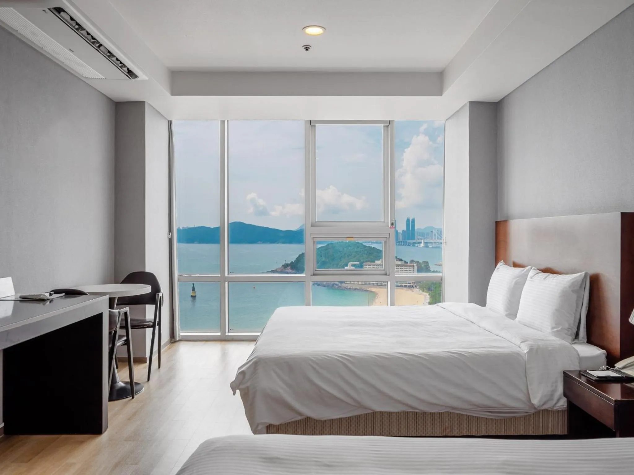 View (from property/room), Bed in Haeundae Seacloud Hotel Residence