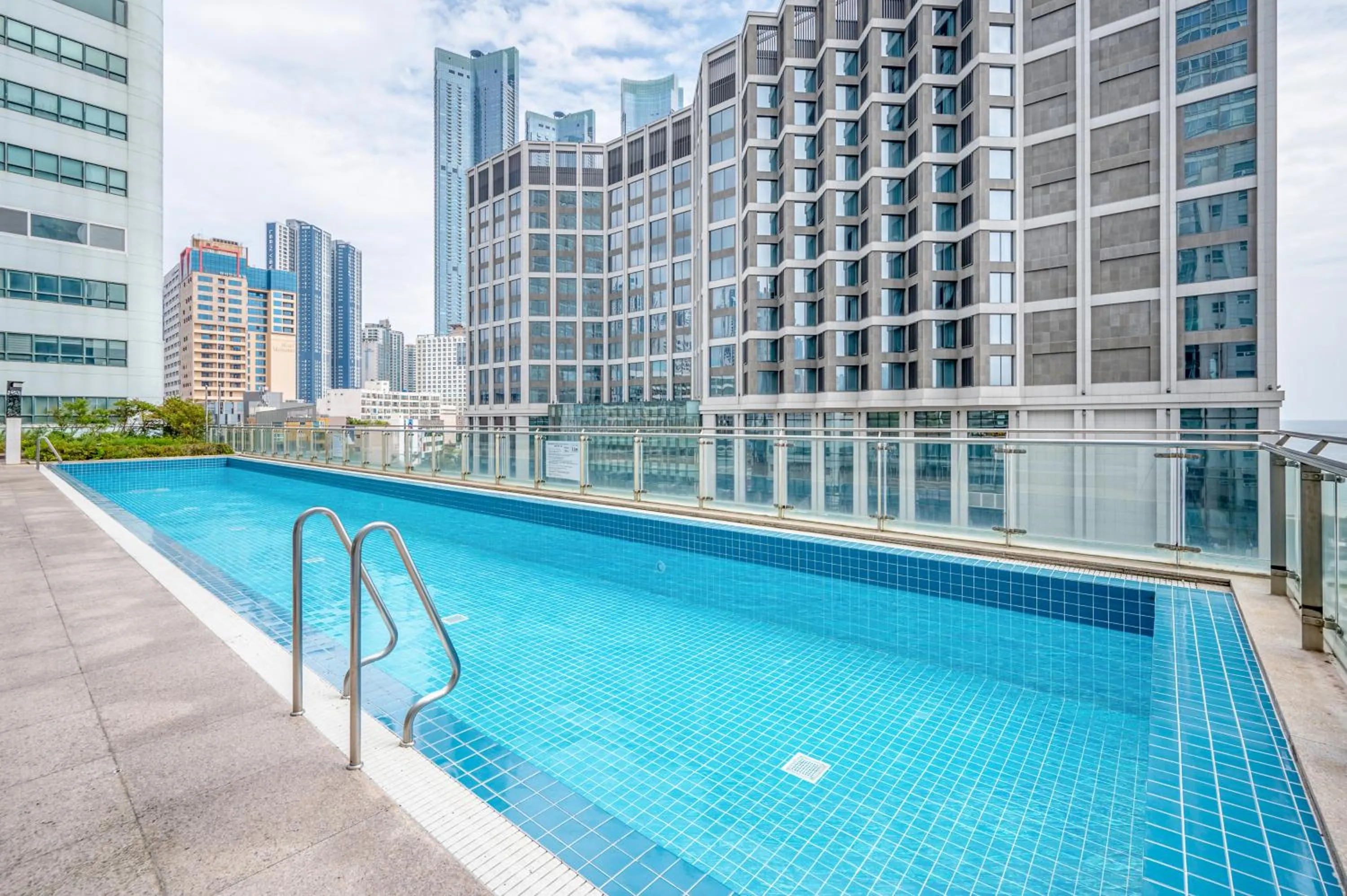 Swimming pool in Haeundae Seacloud Hotel Residence