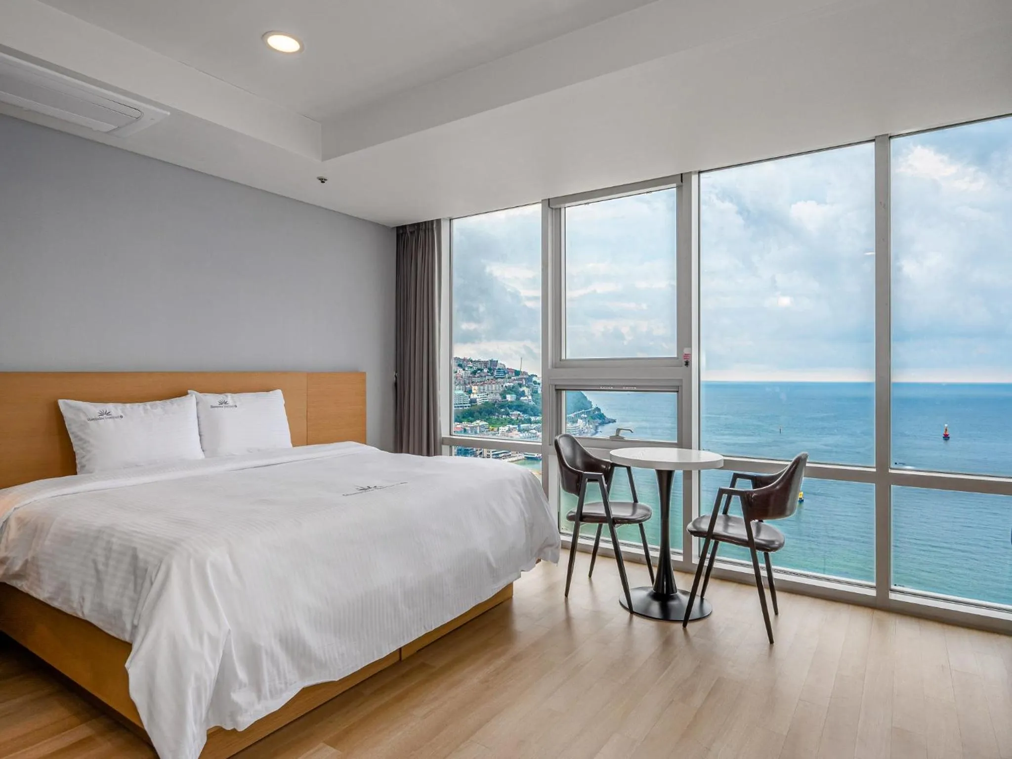 Bed in Haeundae Seacloud Hotel Residence