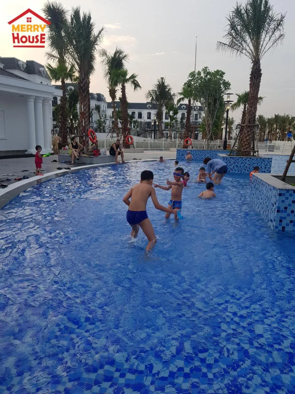 Swimming pool in Merry House Imperia