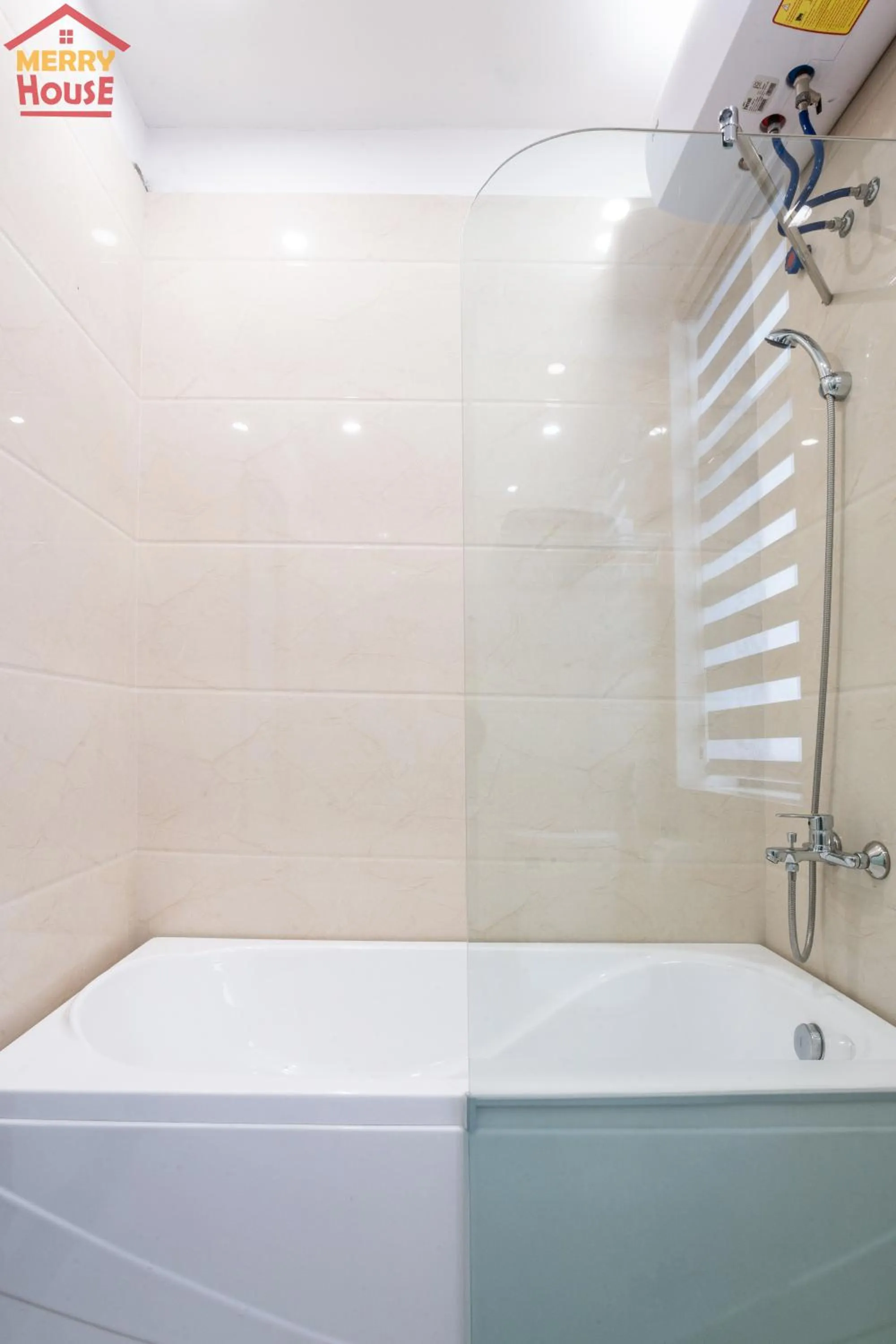 Shower in Merry House Imperia