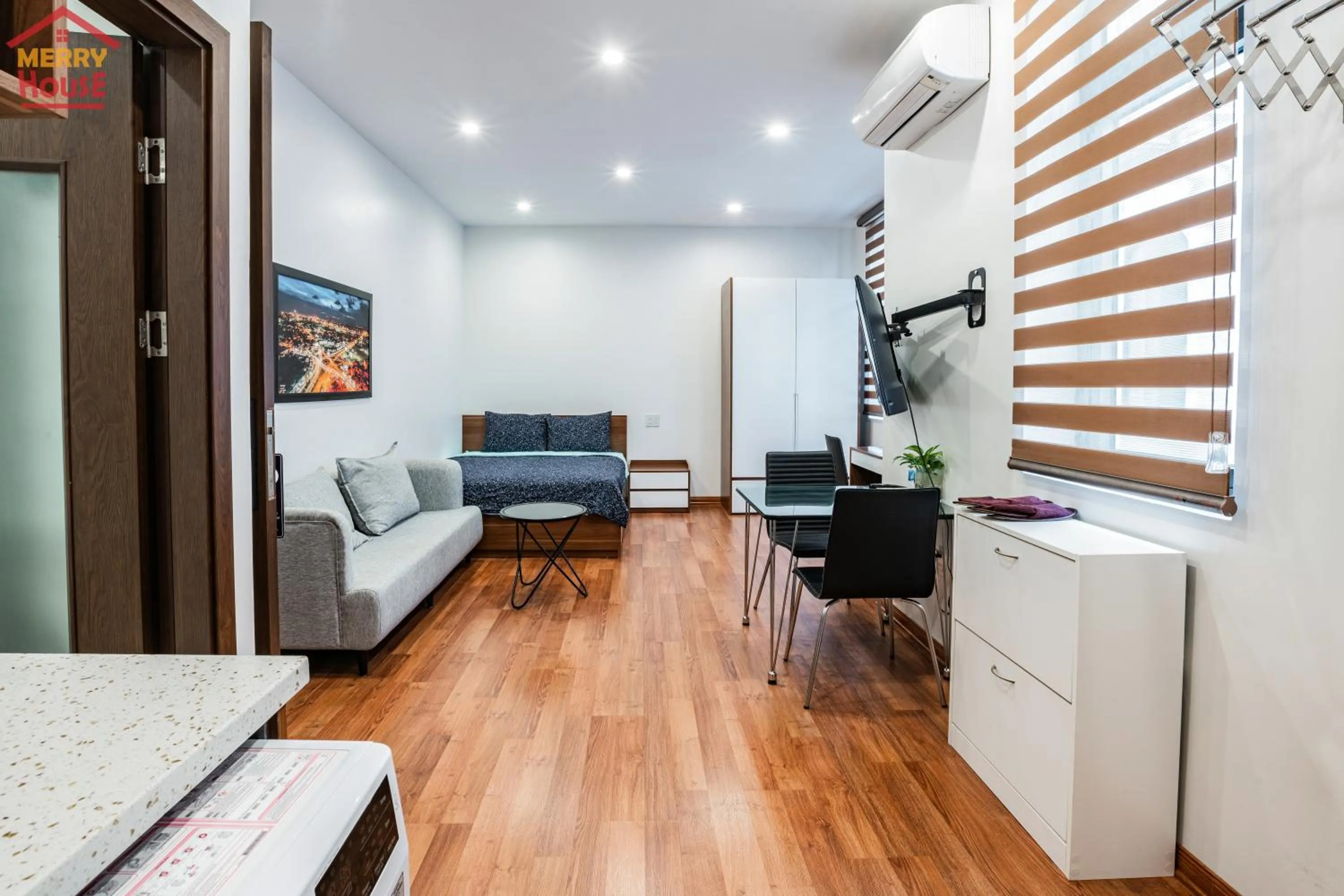 TV and multimedia in Merry House Imperia