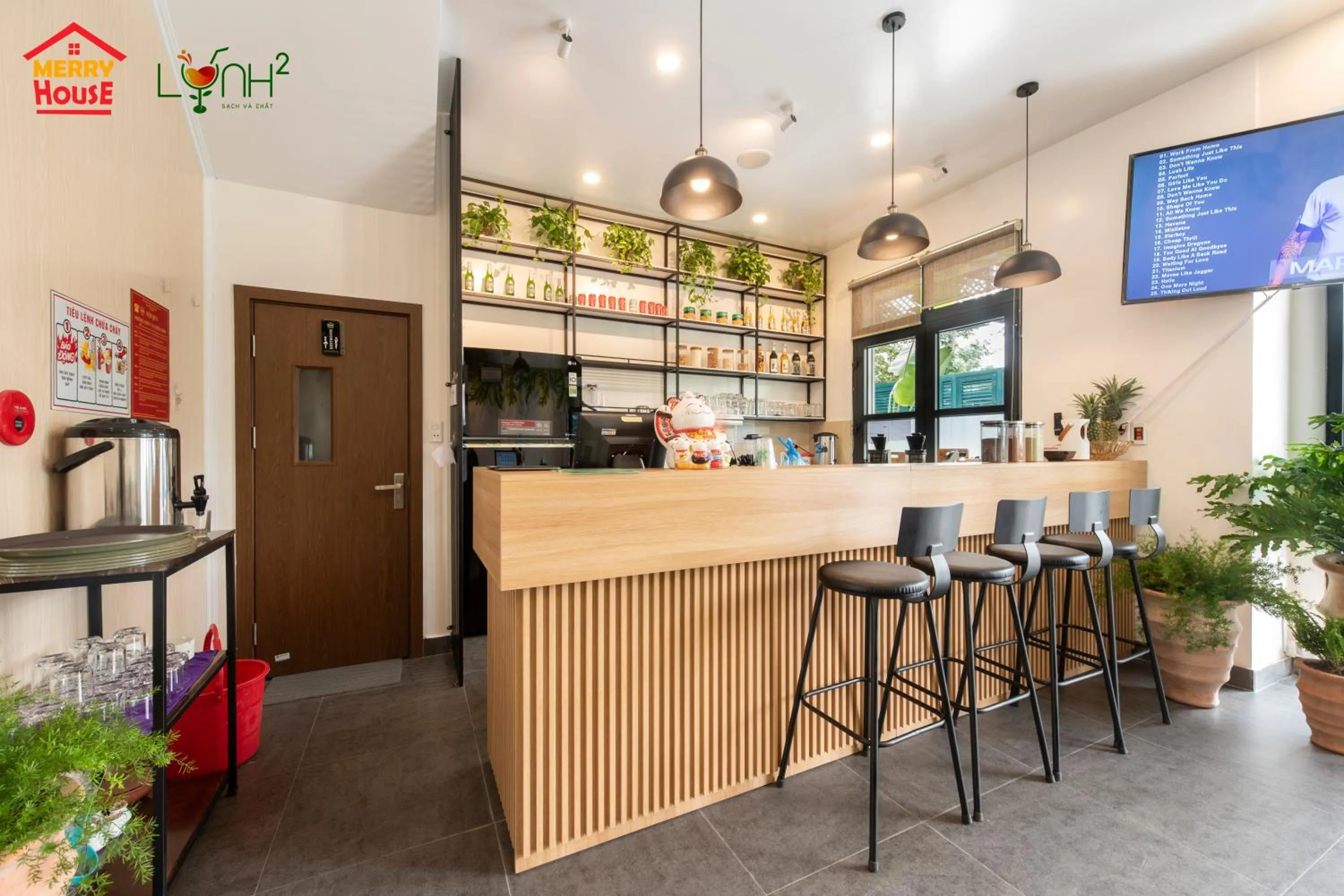 Lounge or bar in Merry House Imperia