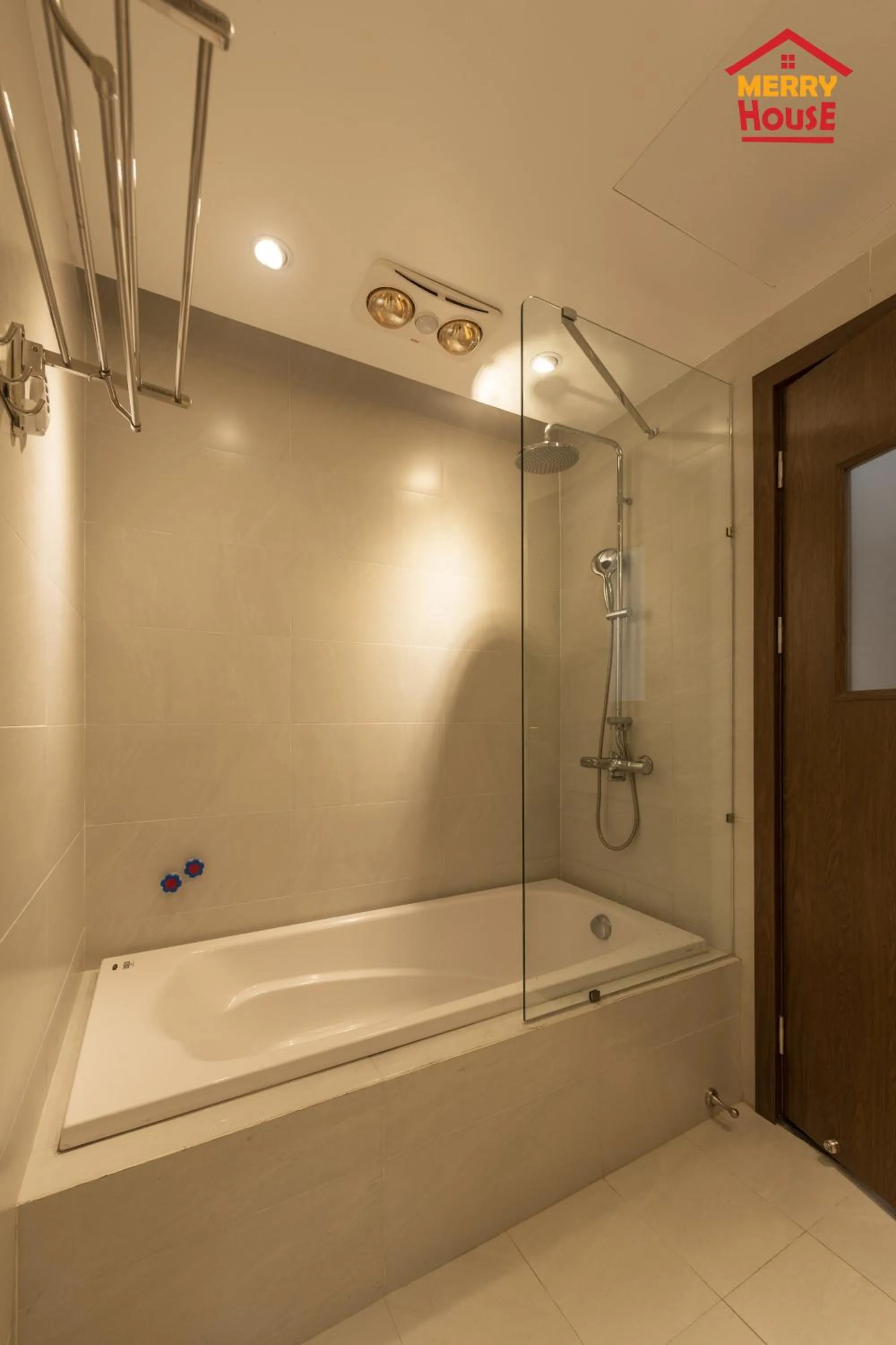 Shower in Merry House Imperia