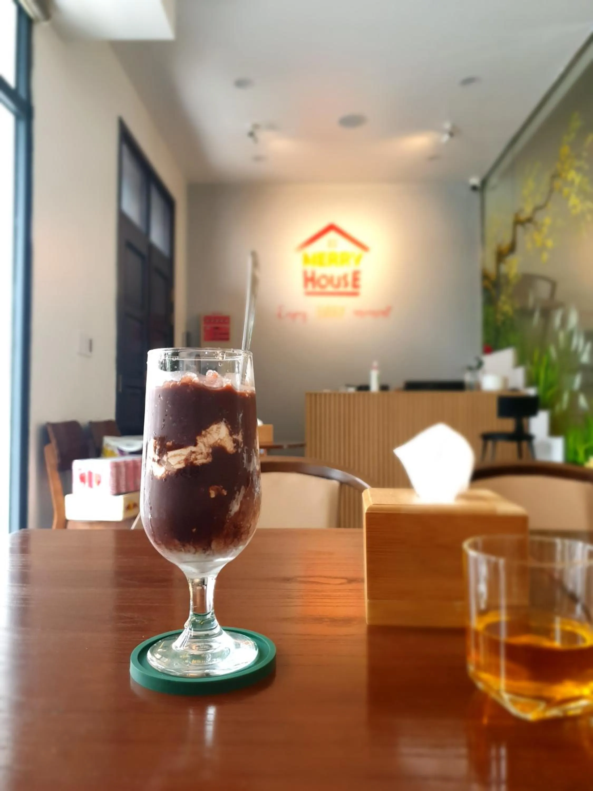 Breakfast in Merry House Imperia