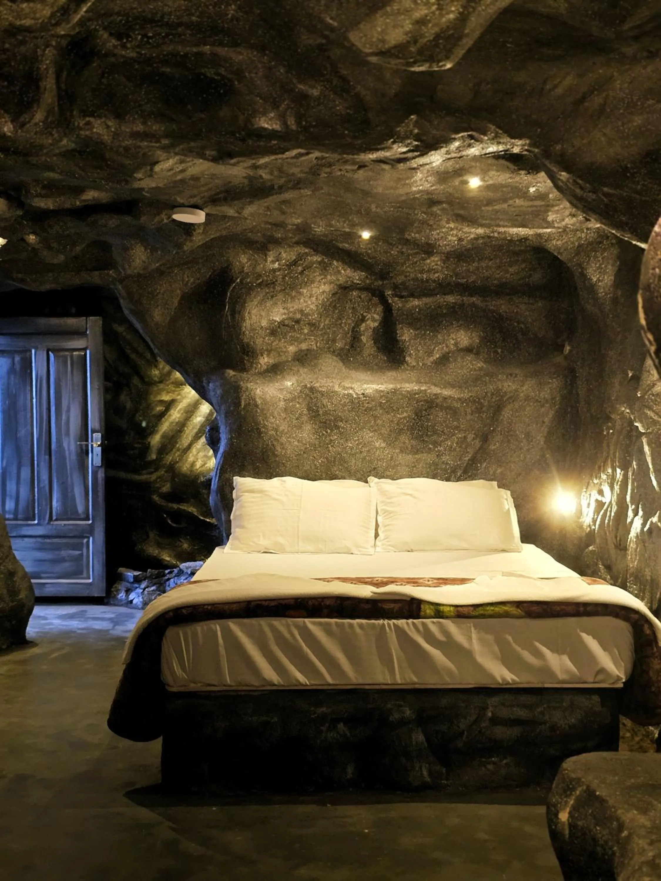 Bedroom, Bed in Biglaand Dew Castle