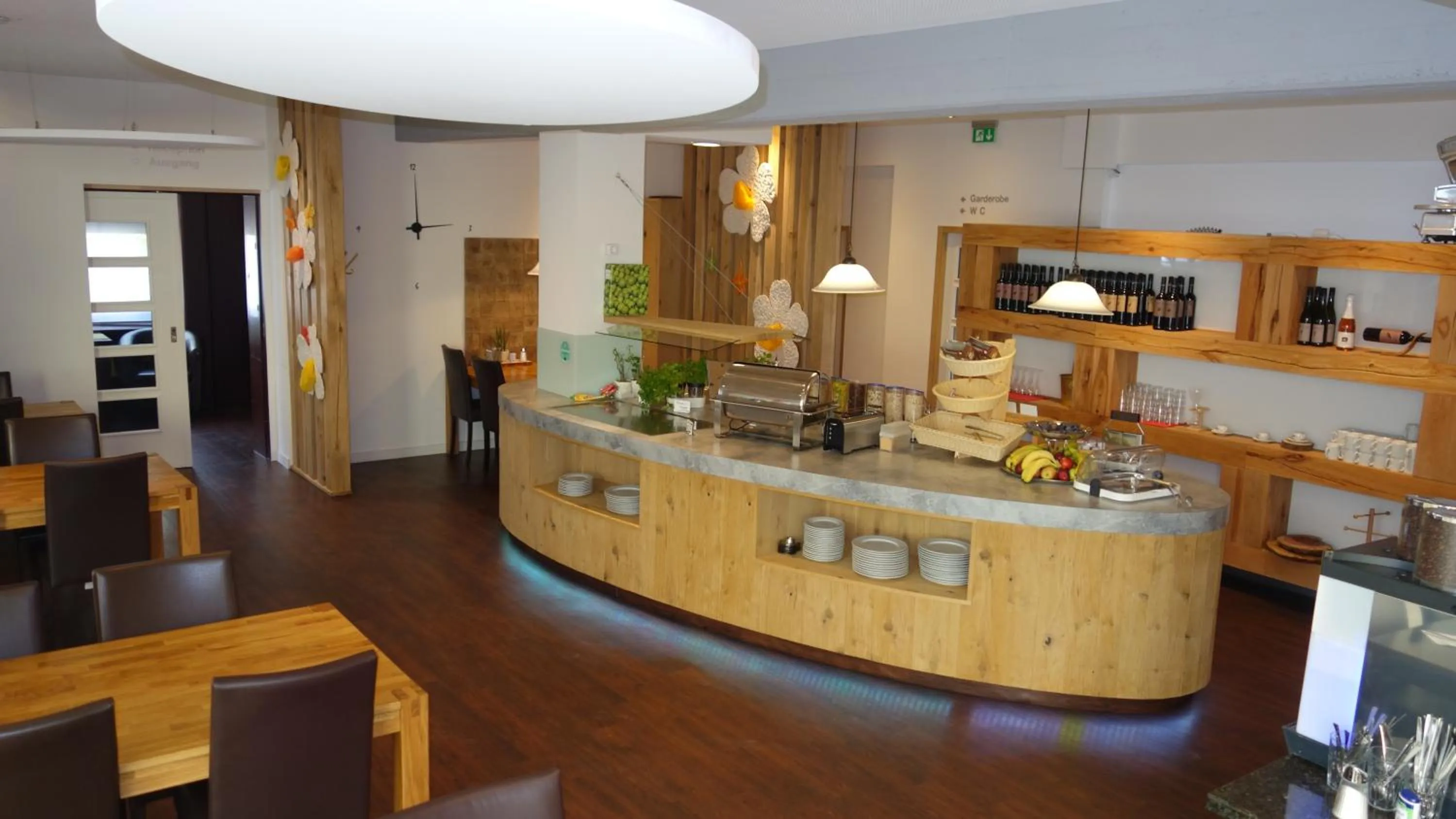 Restaurant/places to eat in Hotel Stuttgart 21