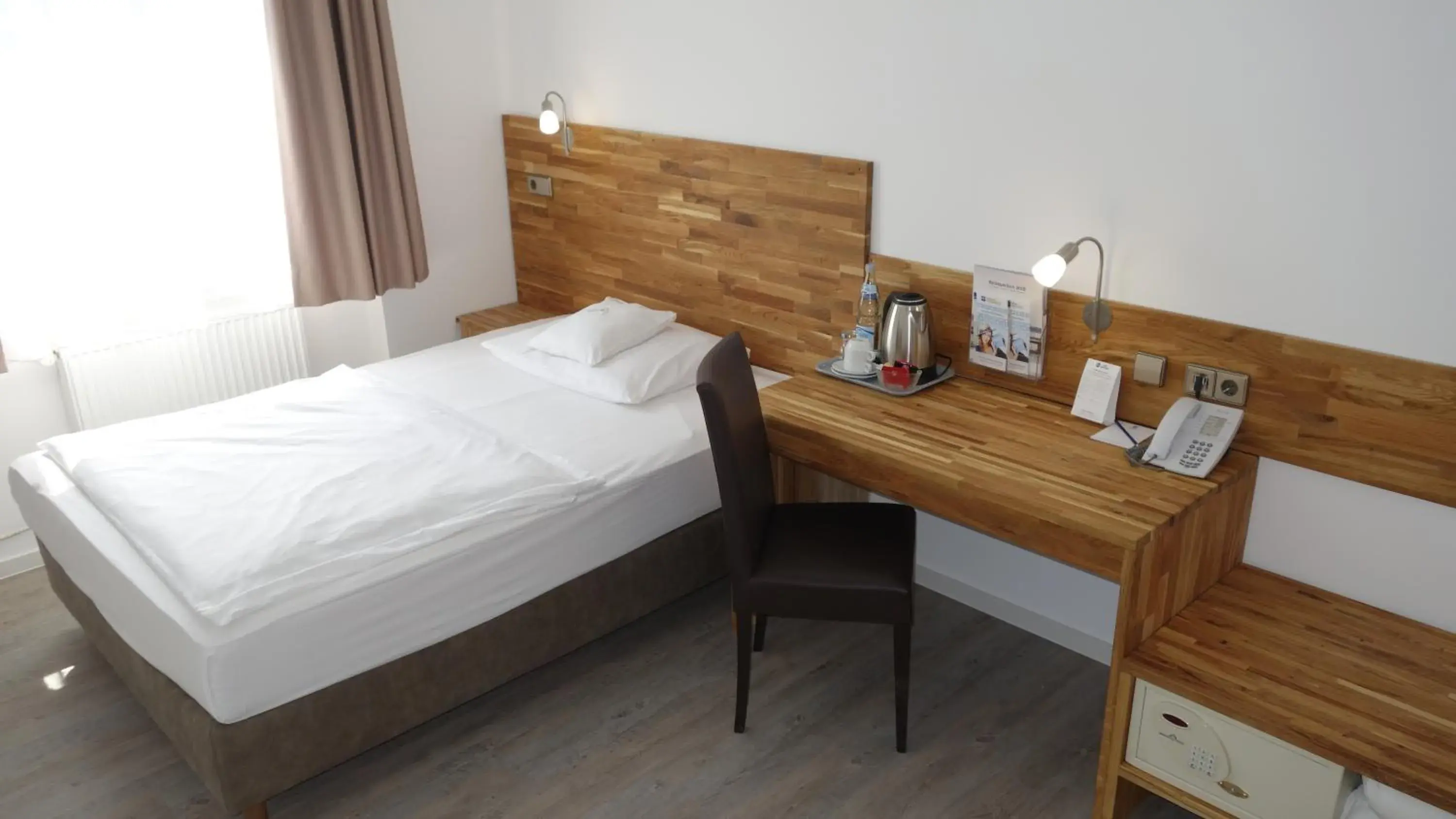 Comfort Queen Room in Hotel Stuttgart 21 Comfort Queen Room in Hotel Stuttgart 21