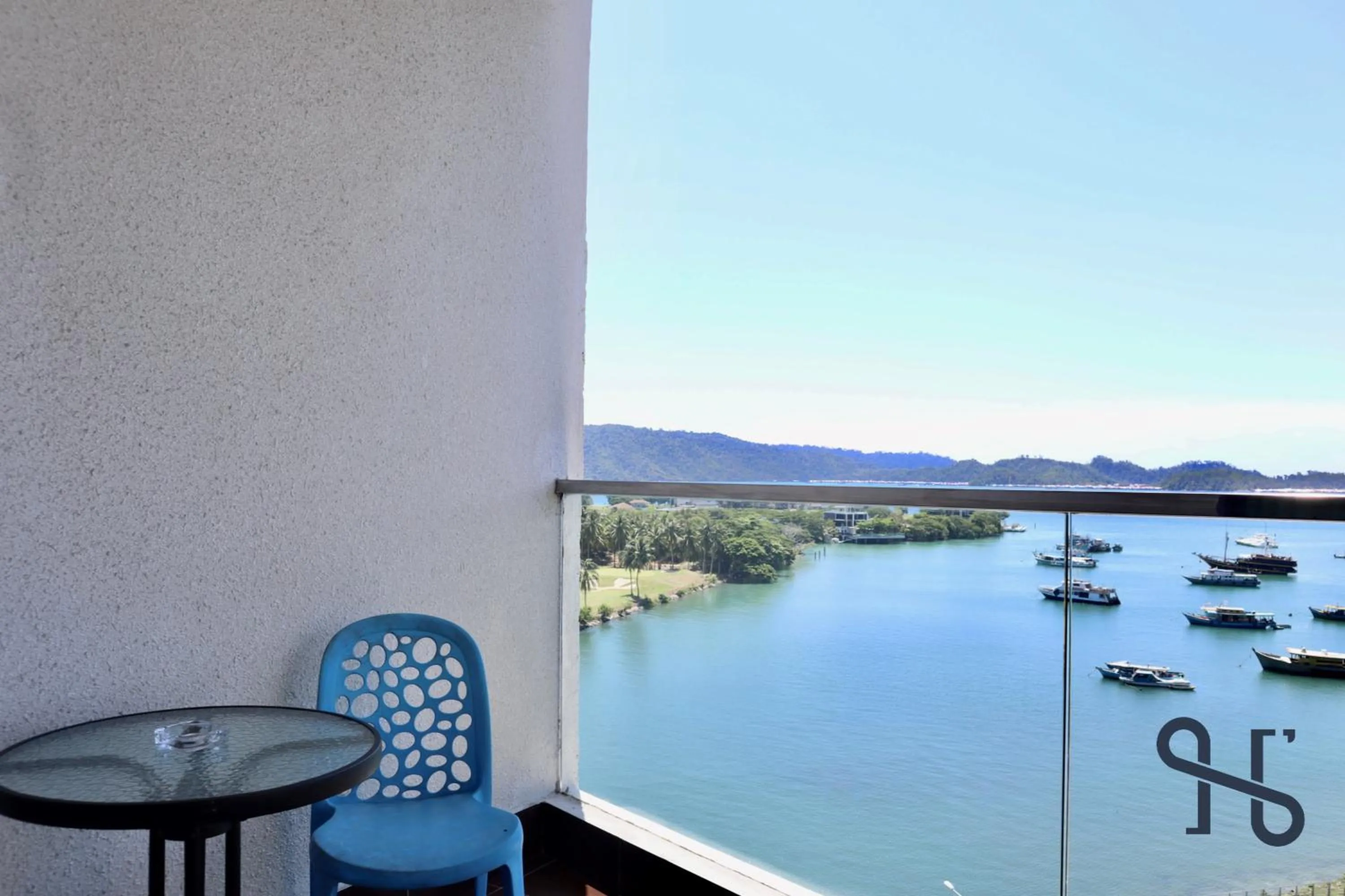 Day in Homesuite' Home at The Loft