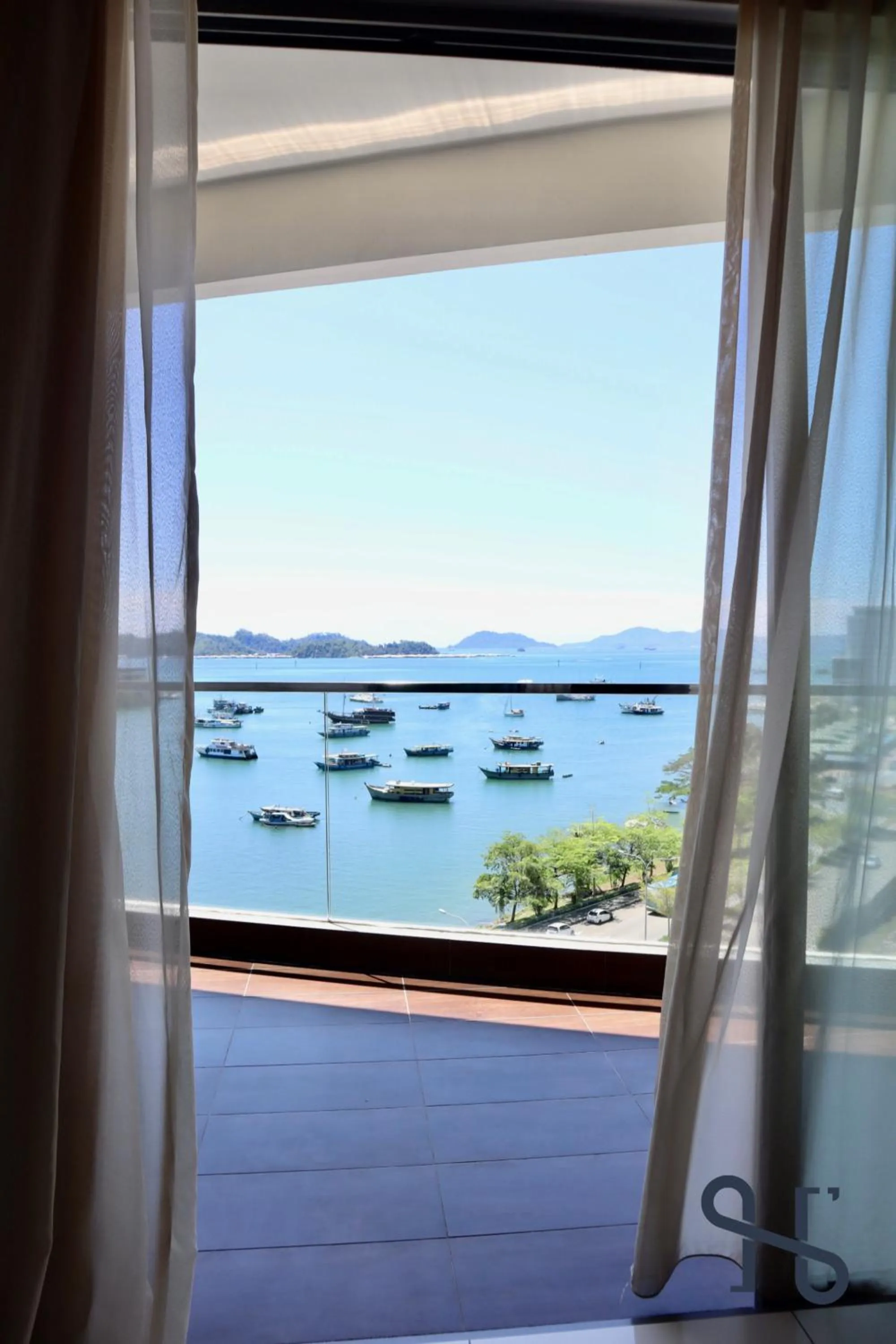 Day in Homesuite' Home at The Loft