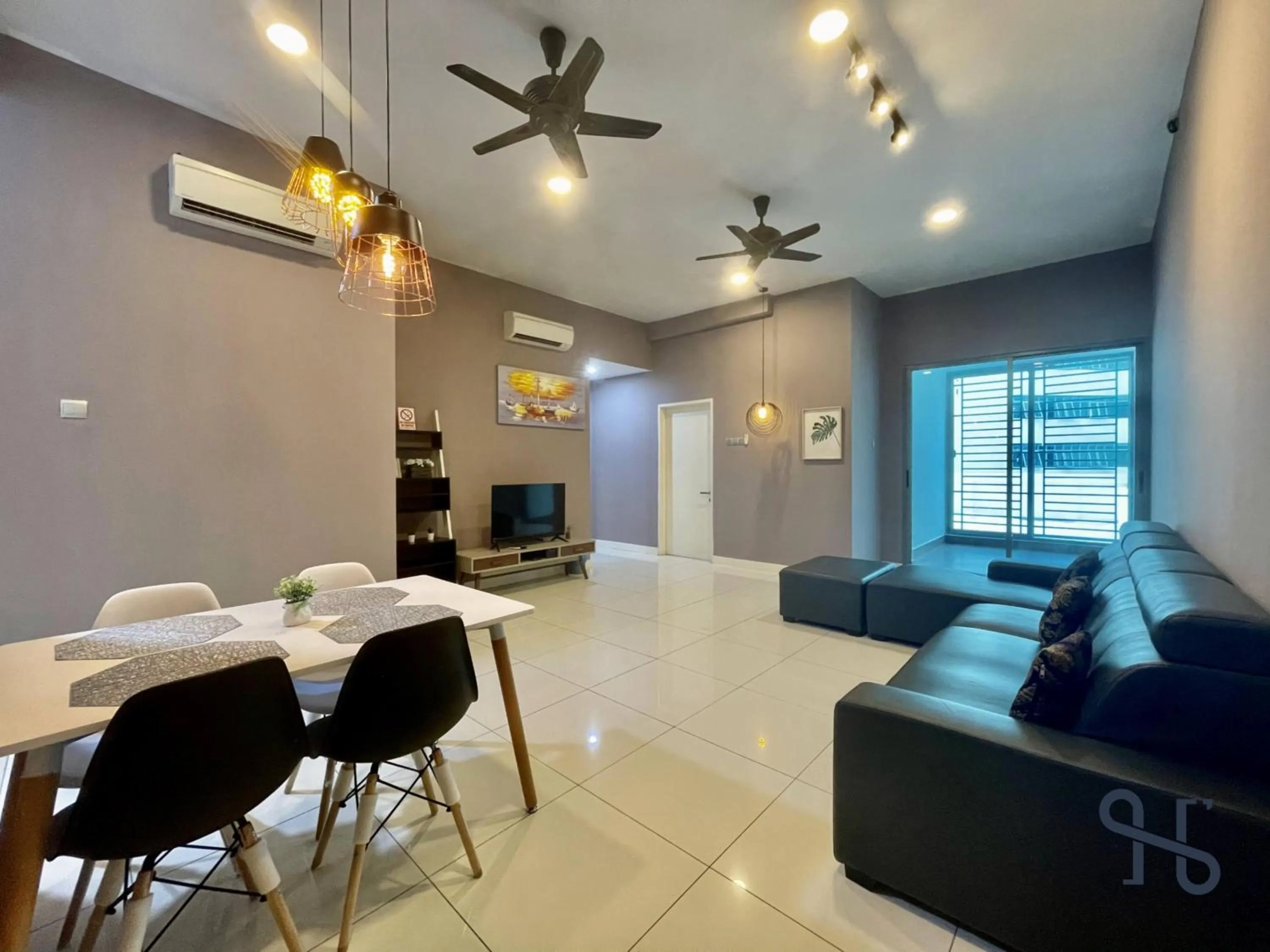 TV and multimedia in Homesuite' Home at The Loft