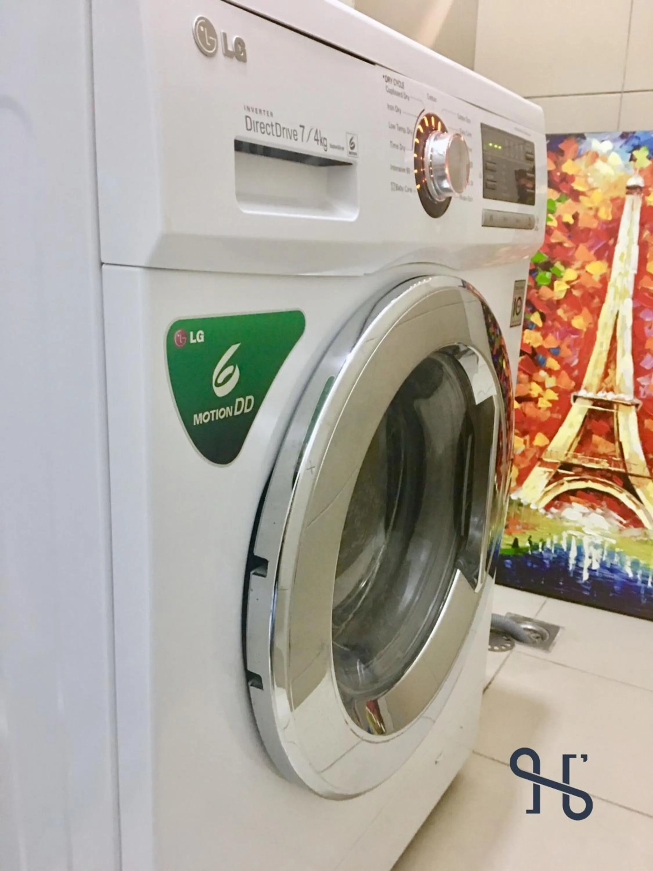 washing machine in Homesuite' Home at The Loft