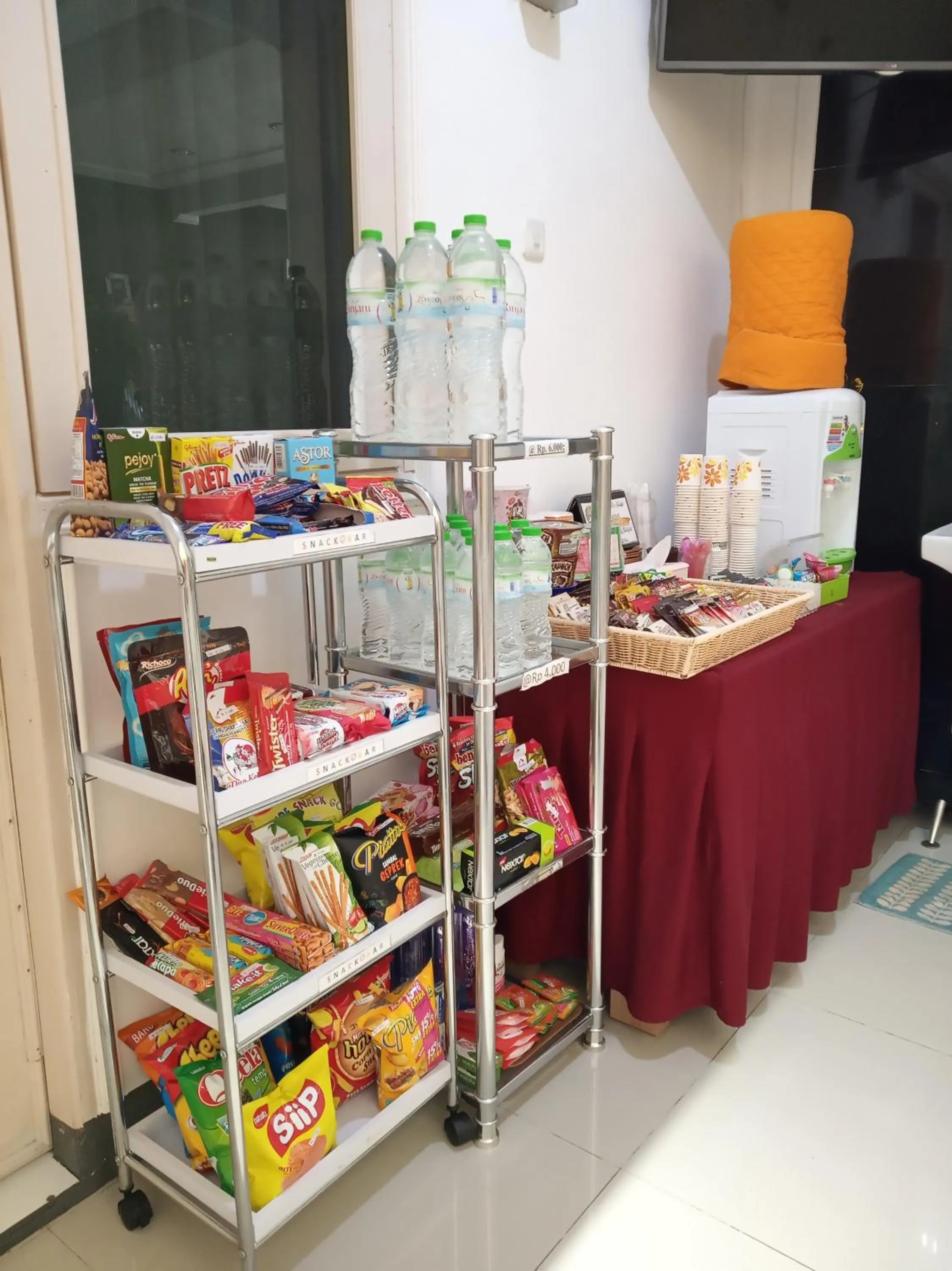 Restaurant/places to eat in Gading Guest House