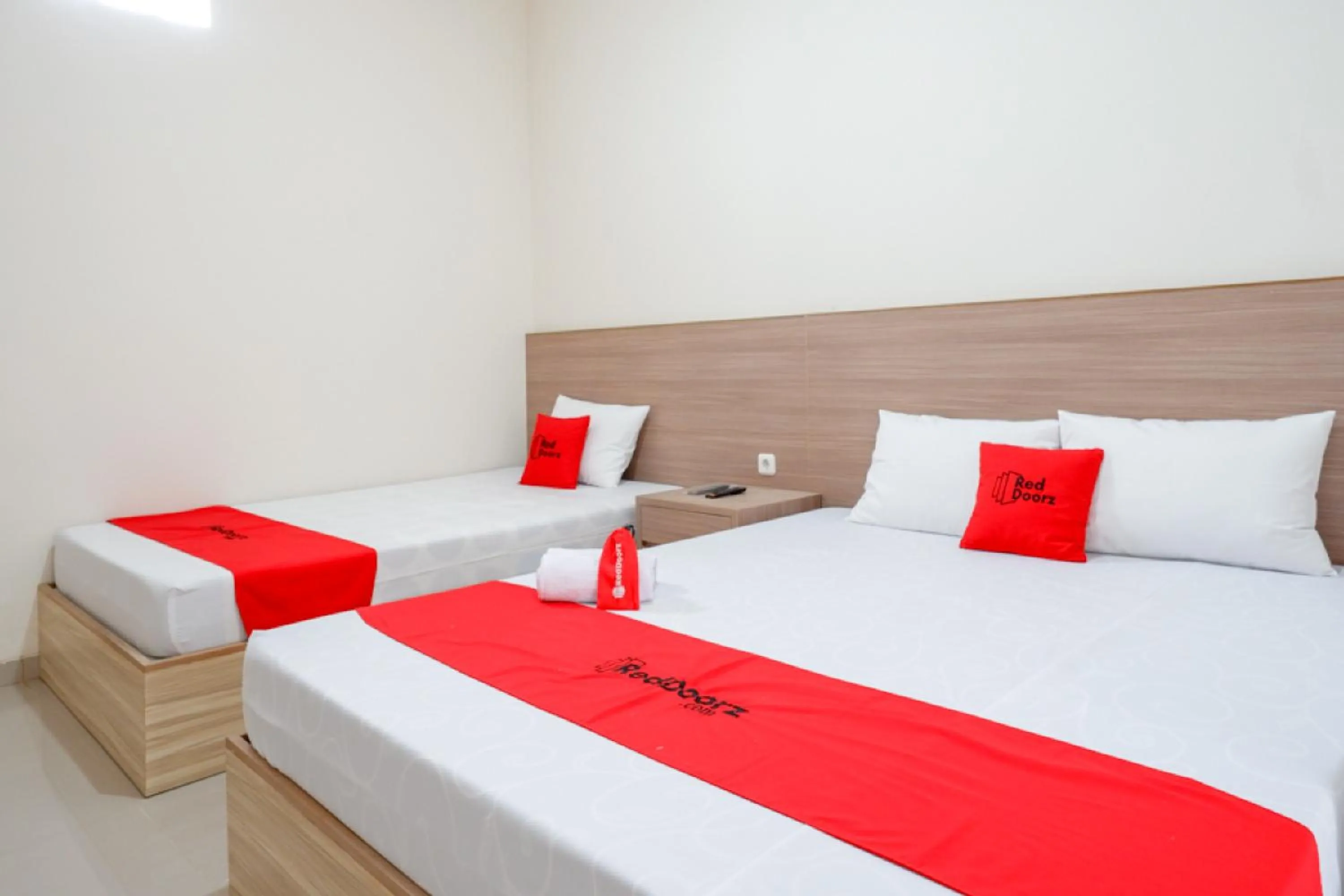 Bed in RedDoorz near Pacific Mall Tegal 2